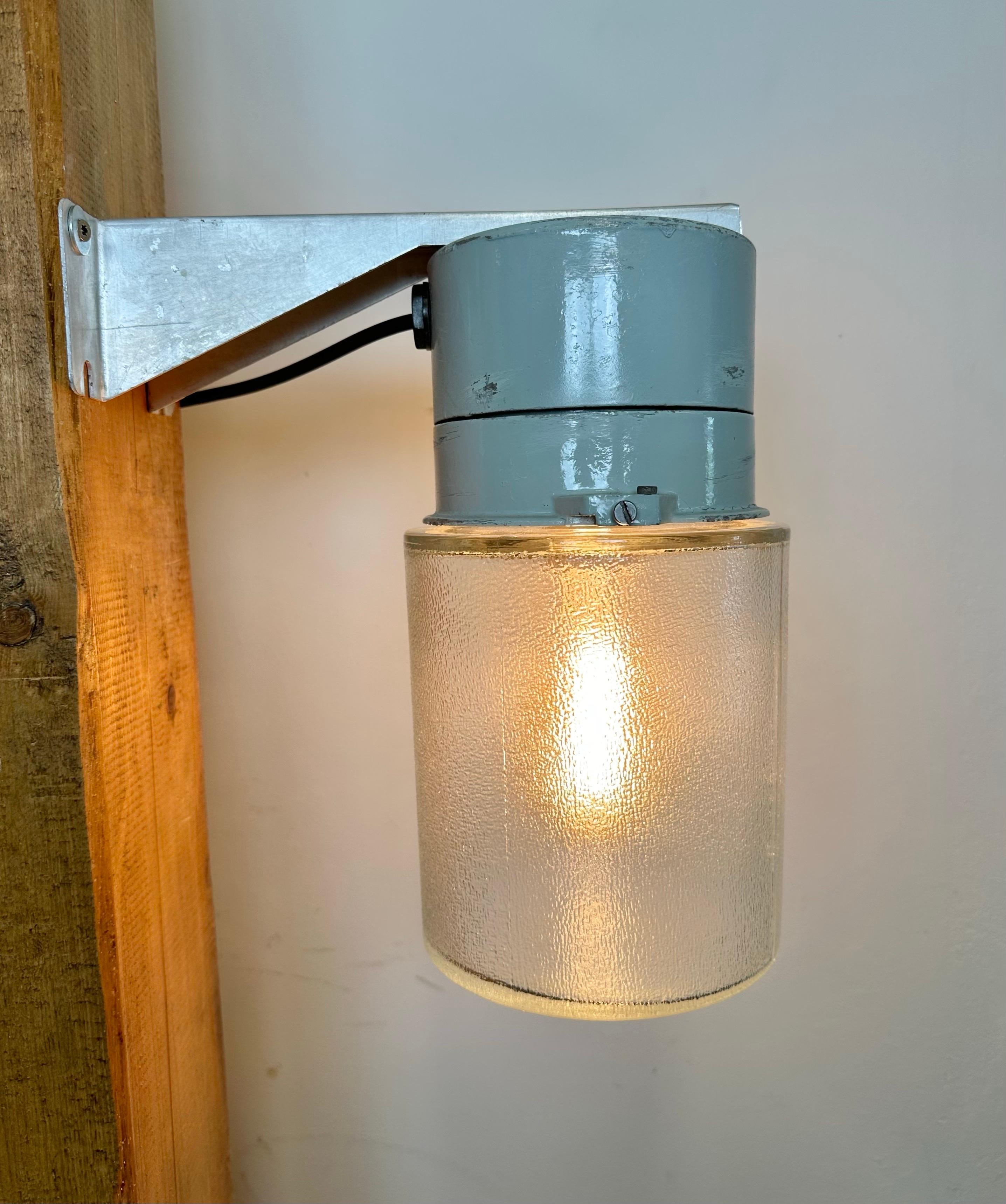 Industrial Aluminium Wall Light with Frosted Glass from Elektrosvit, 1970s For Sale 8