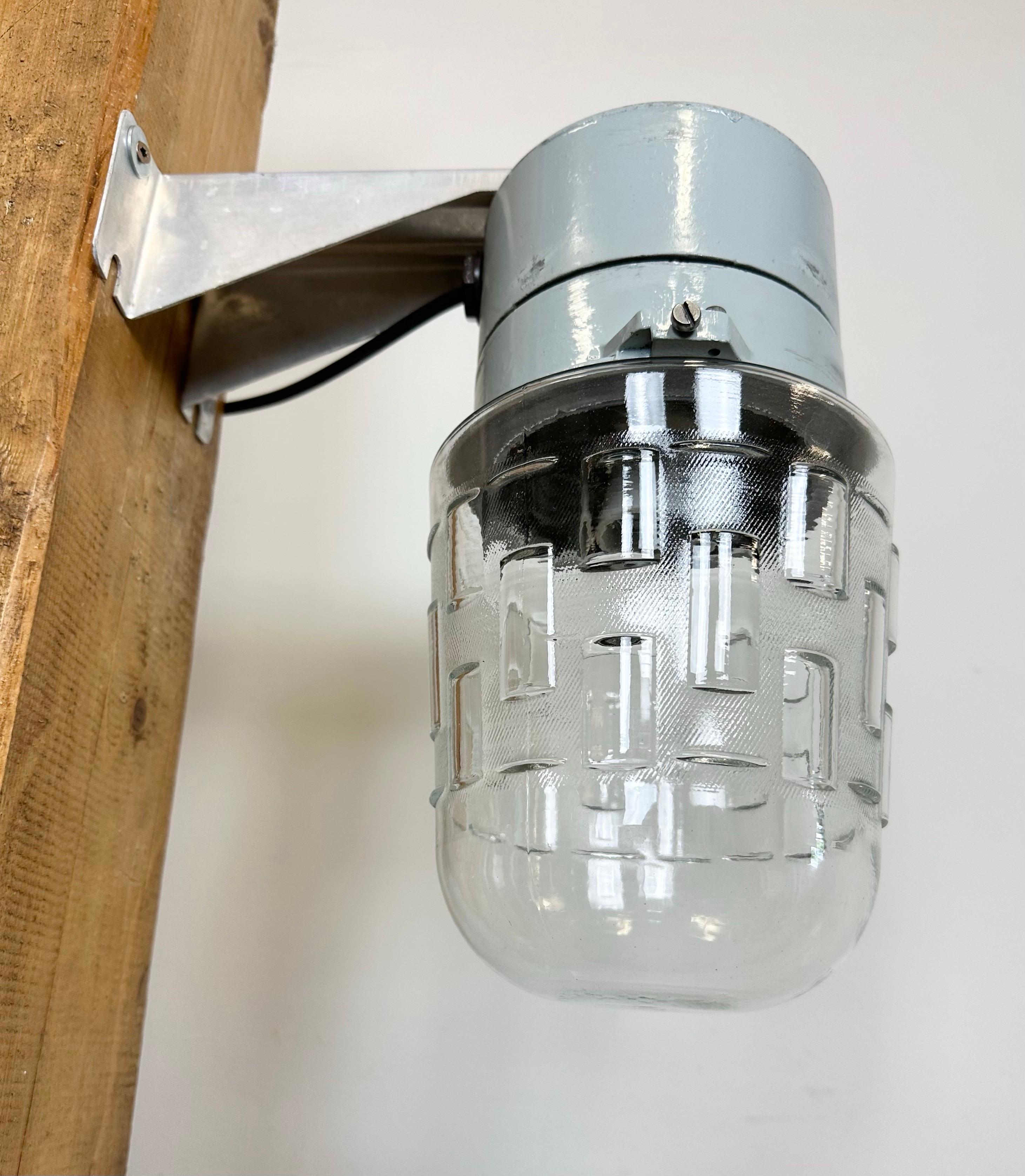 Industrial Aluminium Wall Light with Glass Cover from Elektrosvit, 1970s For Sale 6