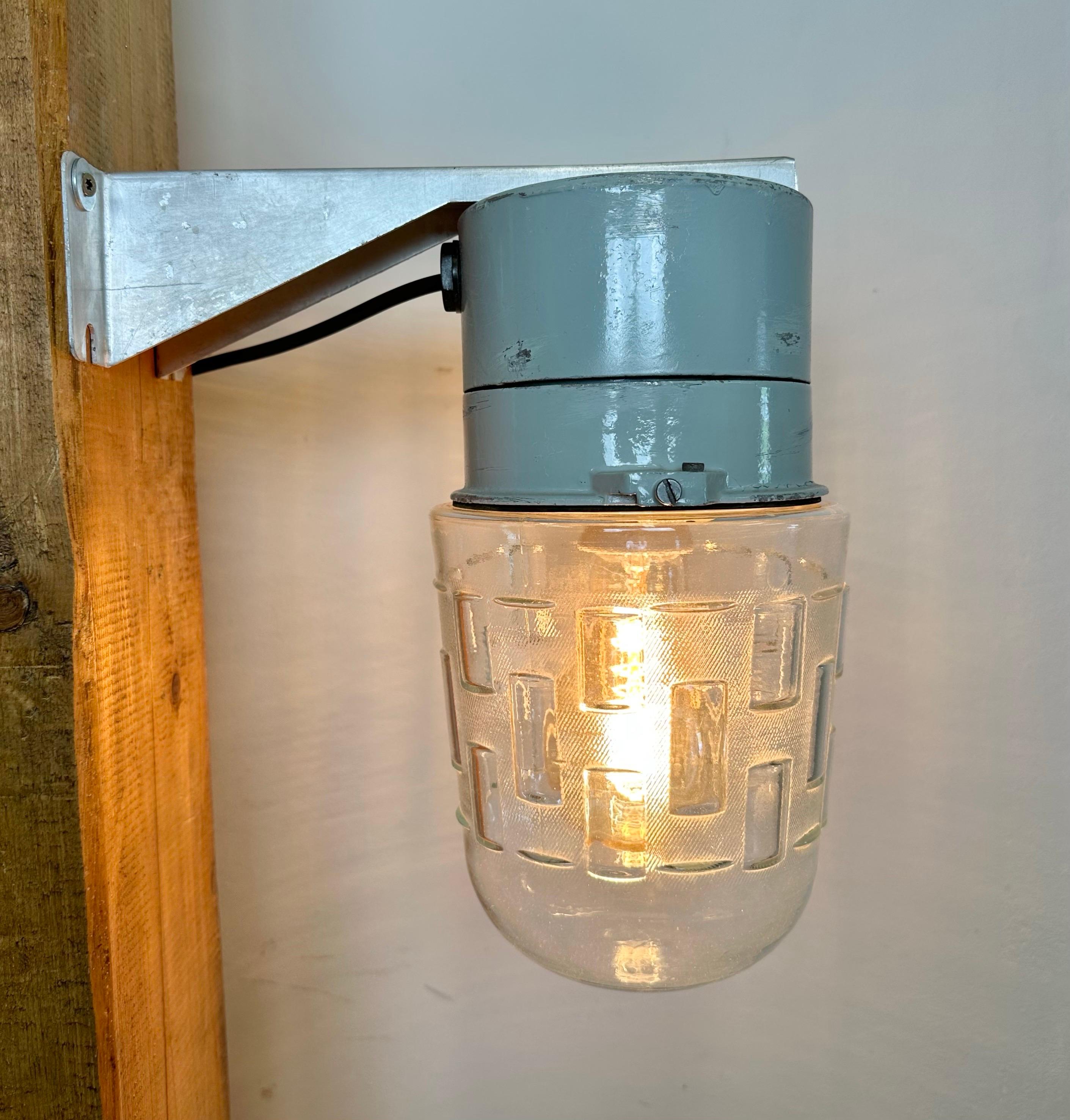Industrial Aluminium Wall Light with Glass Cover from Elektrosvit, 1970s For Sale 7