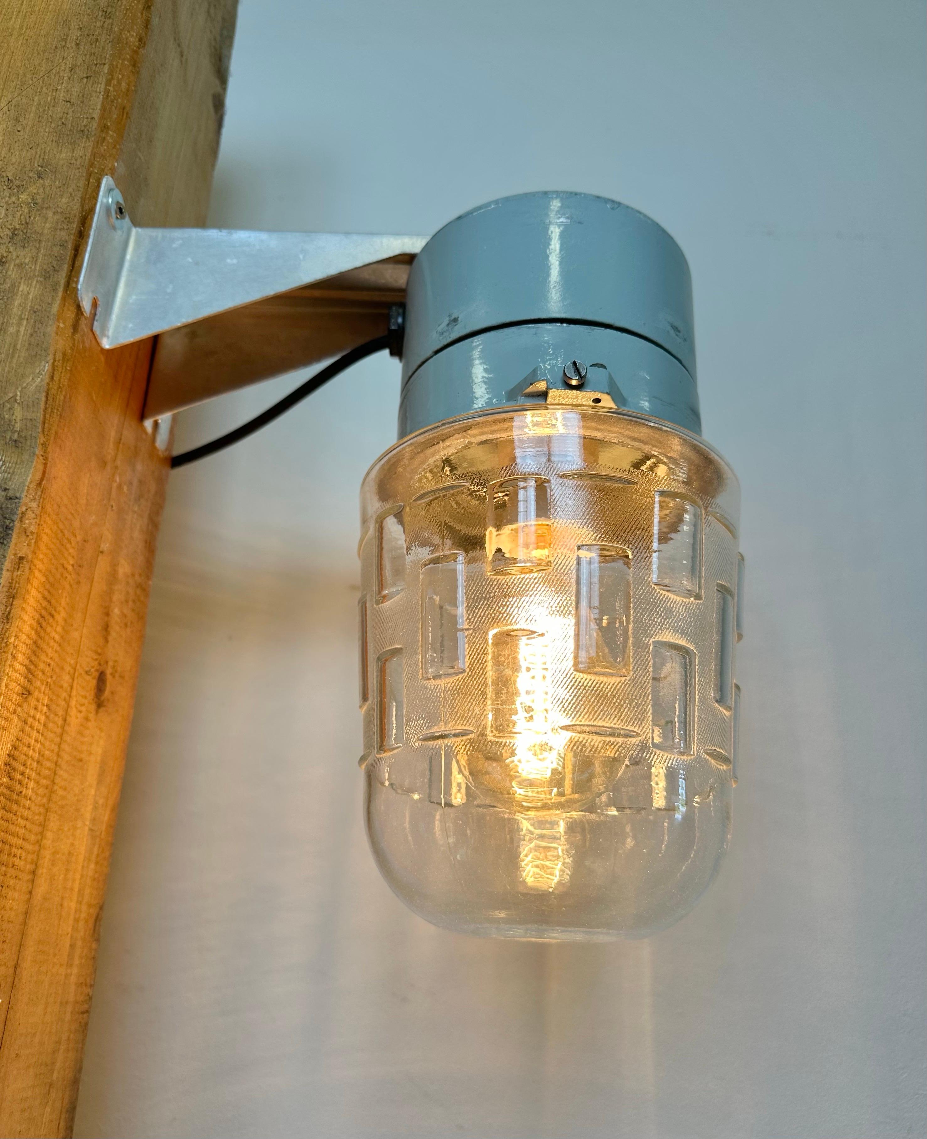 Industrial Aluminium Wall Light with Glass Cover from Elektrosvit, 1970s For Sale 8