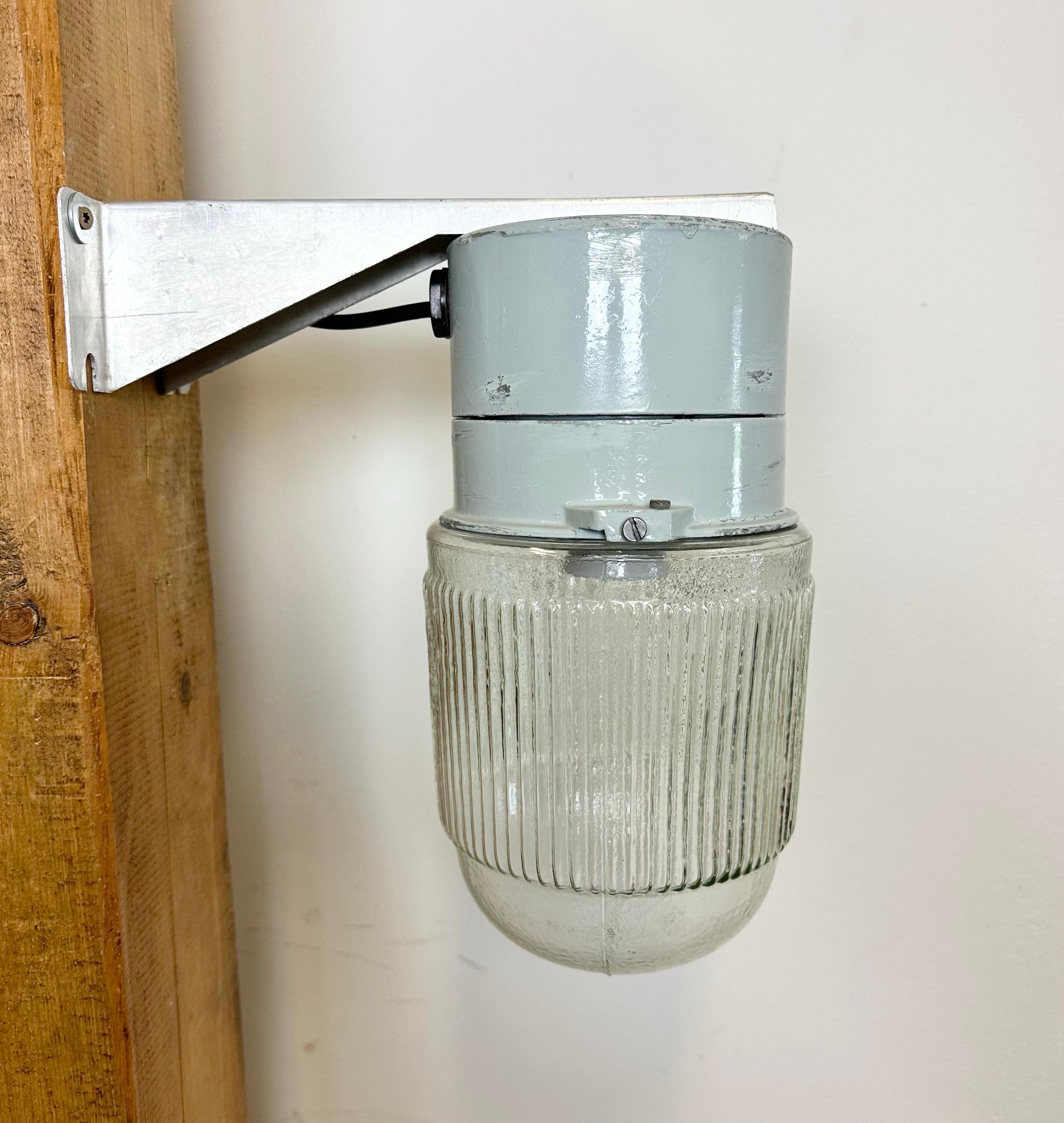 Industrial Aluminium Wall Light with Ribbed Glass from Elektrosvit, 1970s For Sale 4