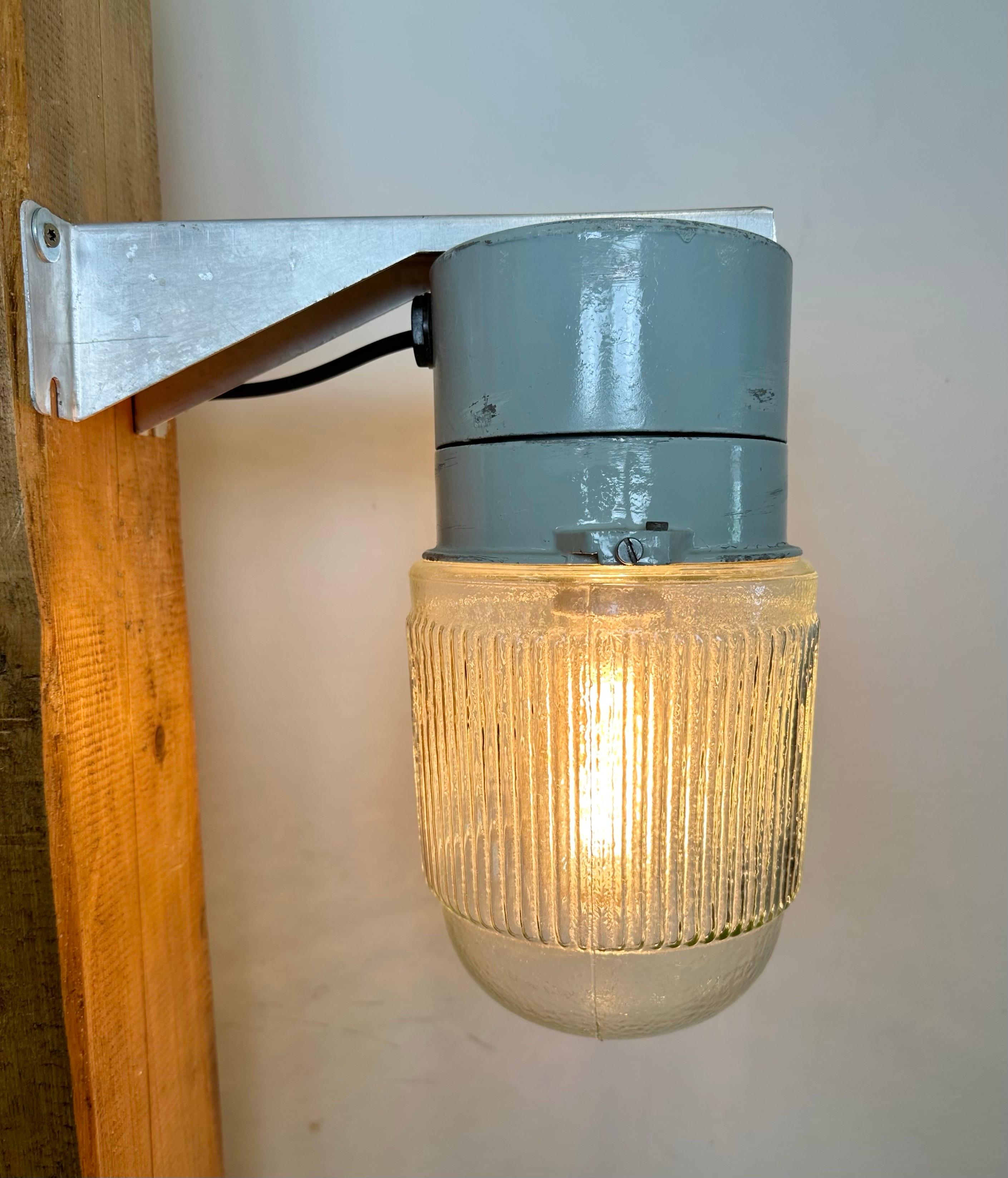 Industrial Aluminium Wall Light with Ribbed Glass from Elektrosvit, 1970s For Sale 8