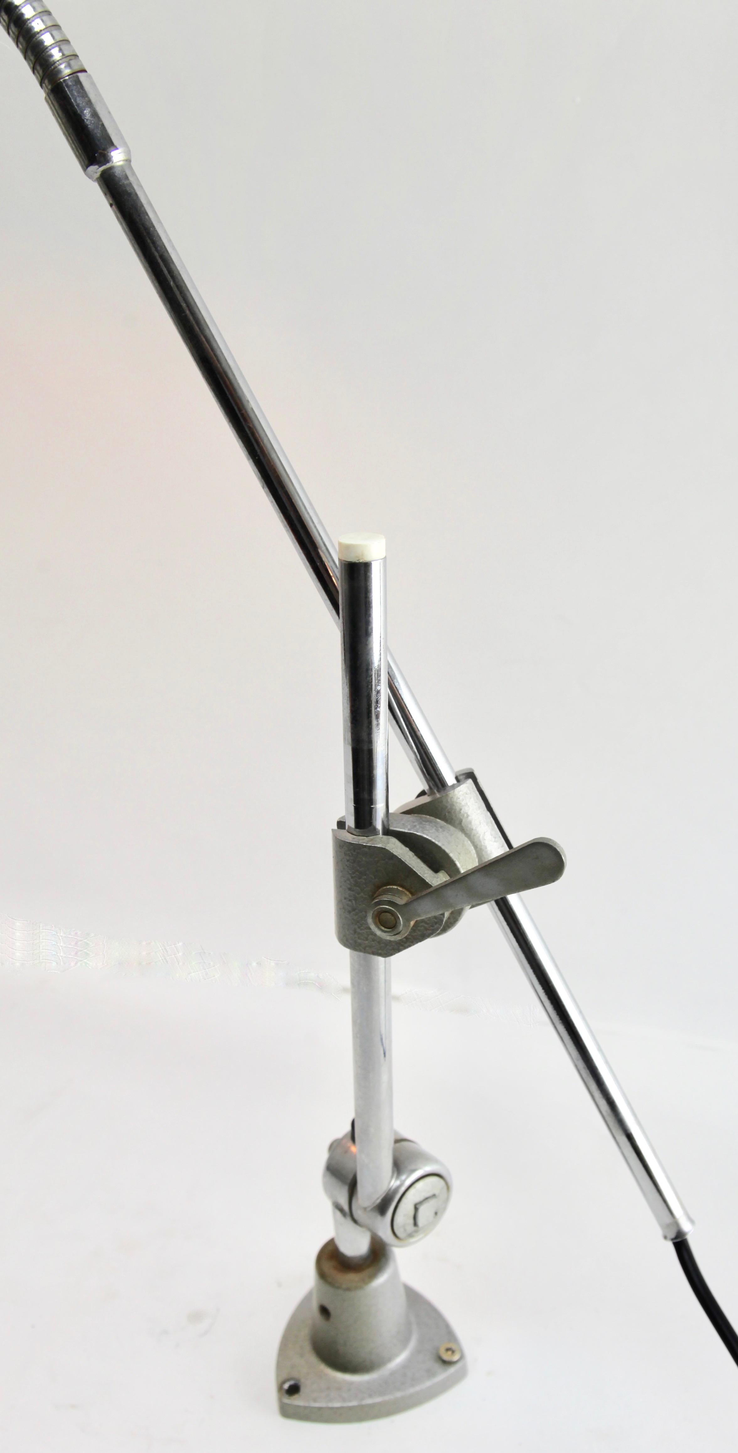 Industrial Anglepoise Lamp 'Silver-Grey' with Adjustable and Flexible Sections In Good Condition In Verviers, BE
