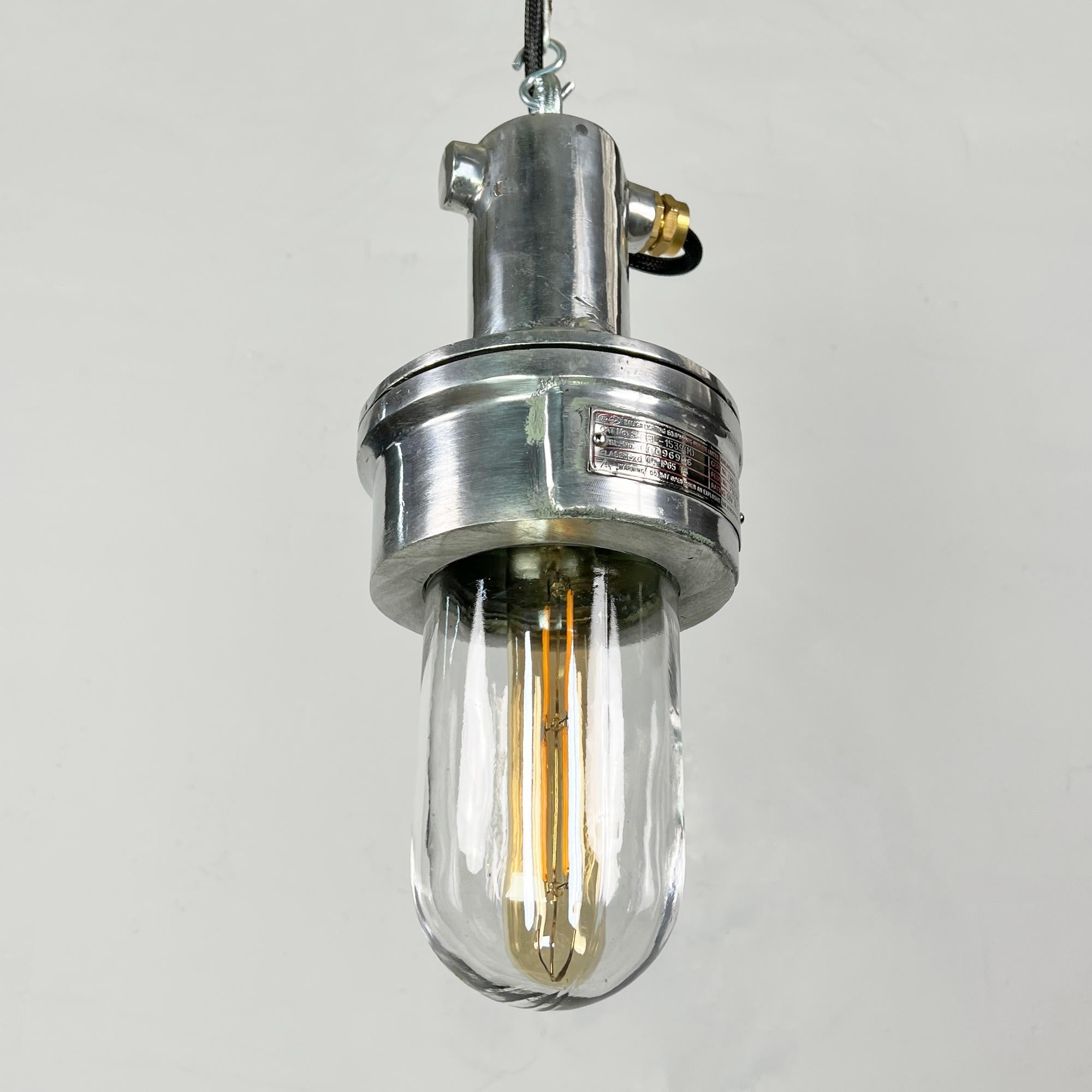 Lámpara colgante industrial angloindia de aluminio fundido y cúpula de cristal by Baliga Indio en venta