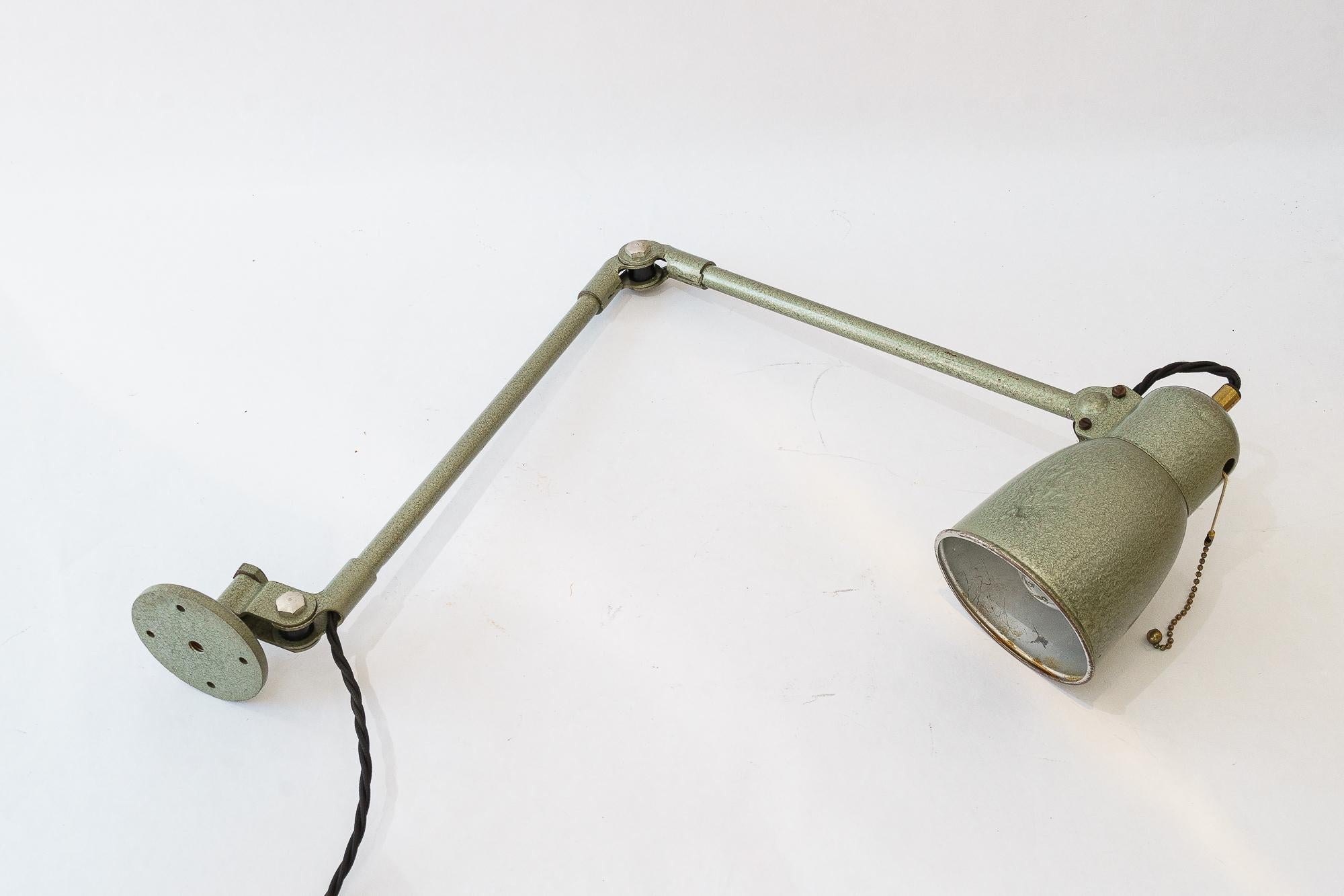 Industrielle Art Deco Lampe Wien um 1920 (Österreichisch) im Angebot