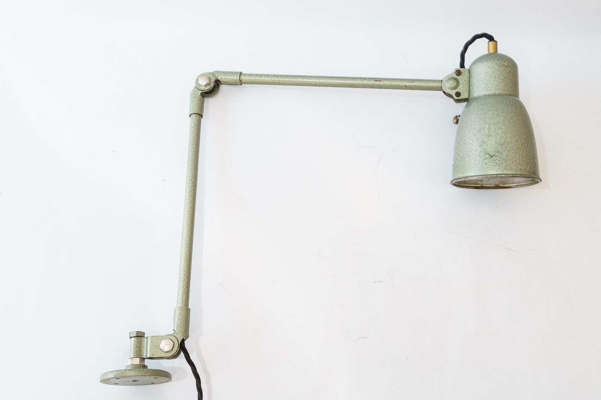 Industrielle Art Deco Lampe Wien um 1920 im Angebot 1