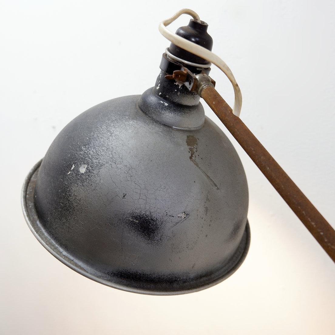 Industrial Articulating Floor Lamp - Circa 1930s en vente 4