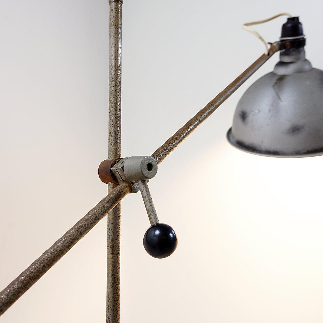 20ième siècle Industrial Articulating Floor Lamp - Circa 1930s en vente