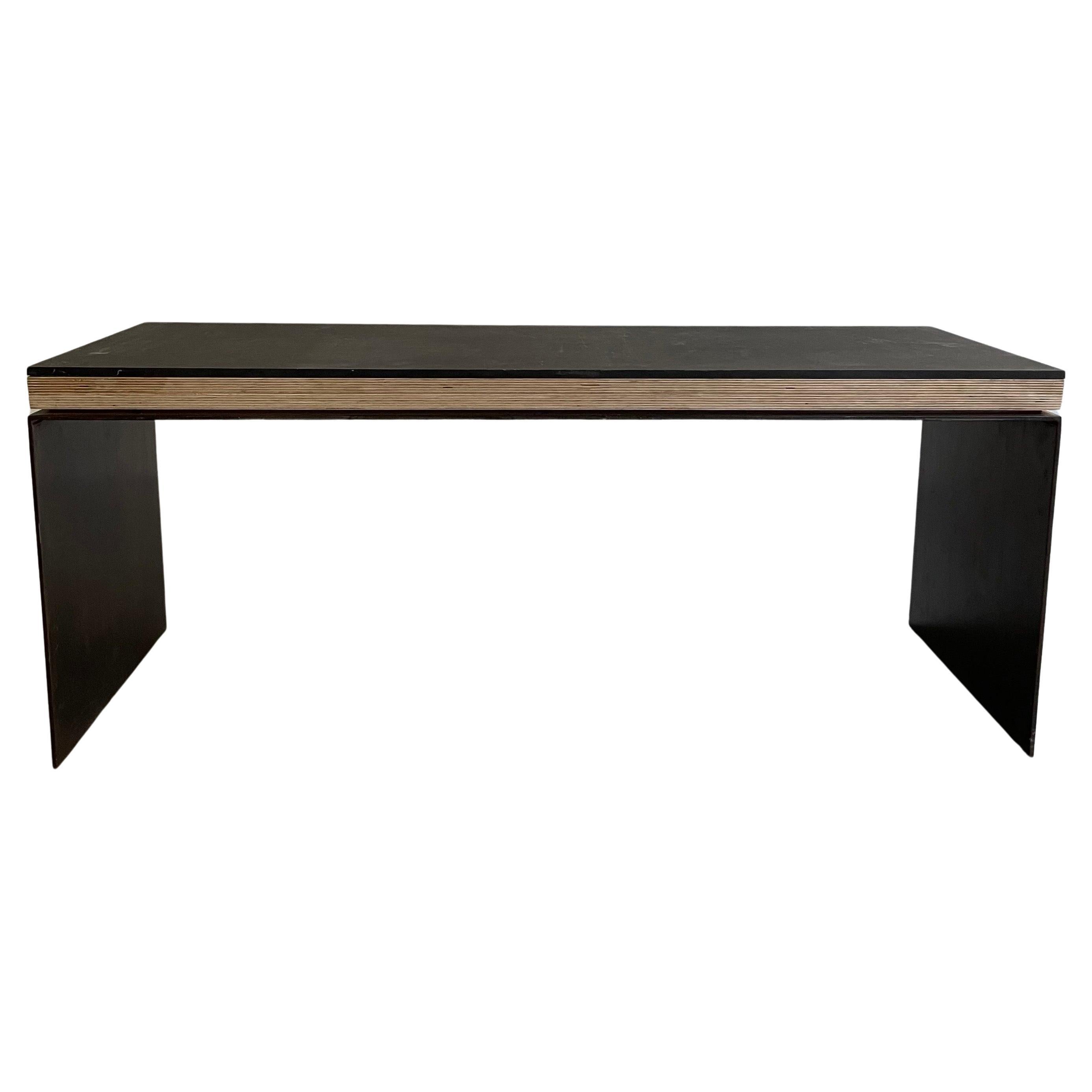 Table basse industrielle artisanale en acier Steele en vente