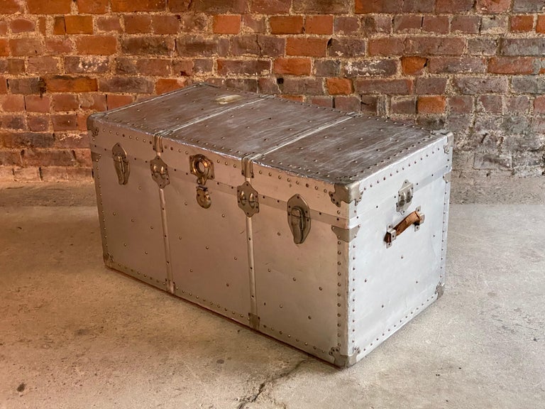 Source Antique Vintage Furniture Aluminum Storage Trunk Coffee Table on  m.