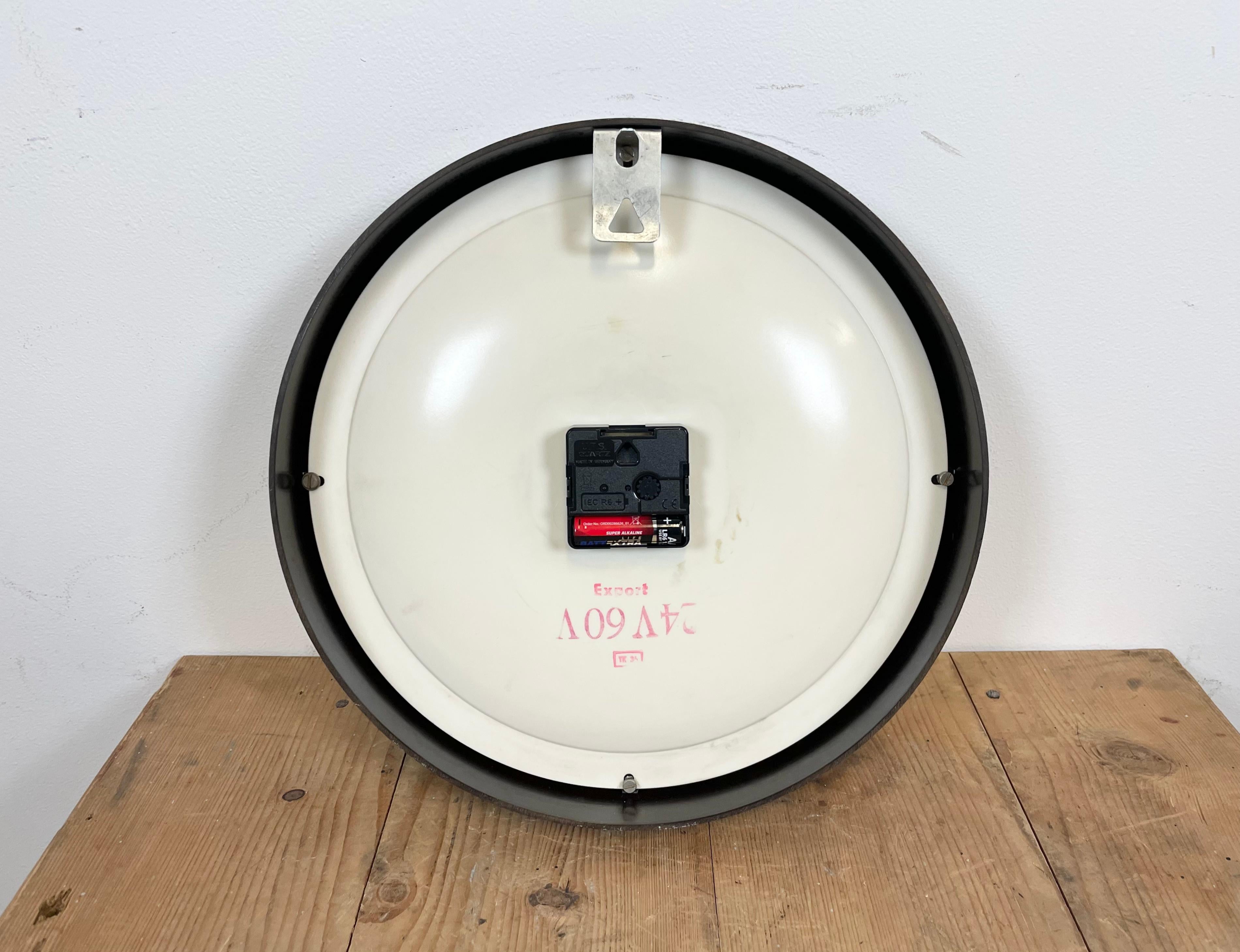 Industrial Bakelite Factory Wall Clock from Pragotron, 1960s 4