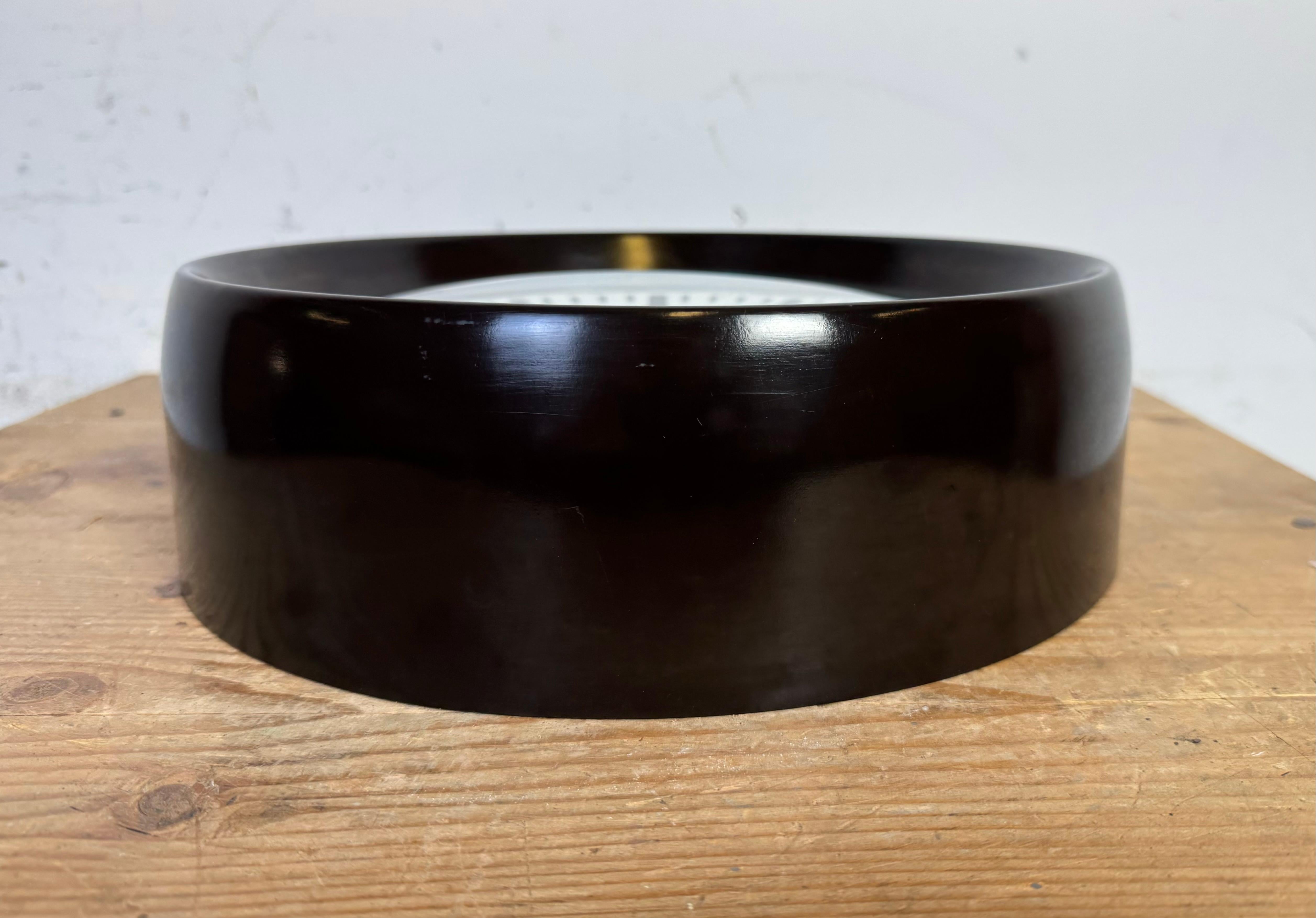 Industrial Bakelite Factory Wall Clock from Pragotron, 1960s For Sale 5