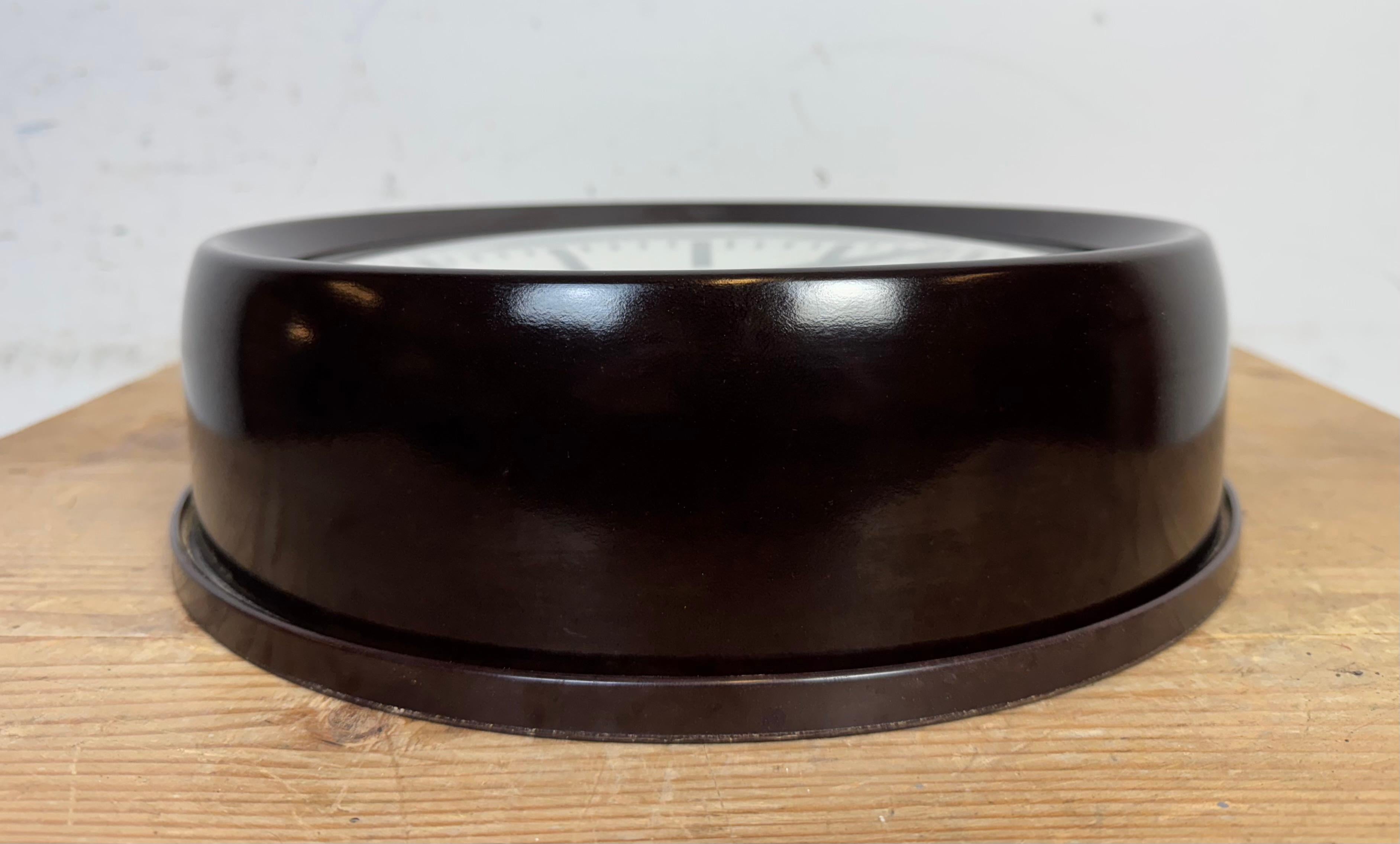 Industrial Bakelite Factory Wall Clock from Pragotron, 1960s For Sale 5