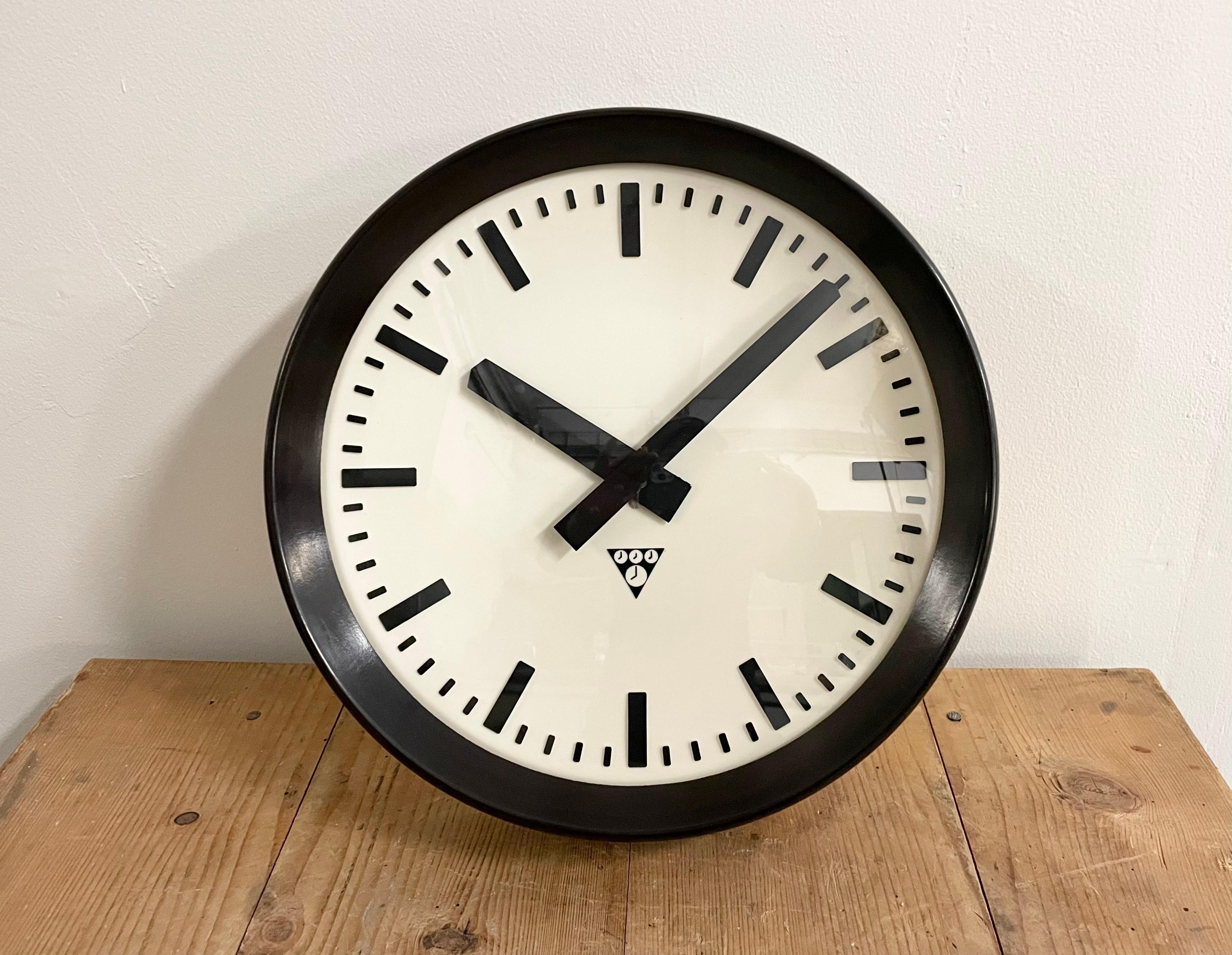 Industrial Bakelite Factory Wall Clock from Pragotron, 1960s 7