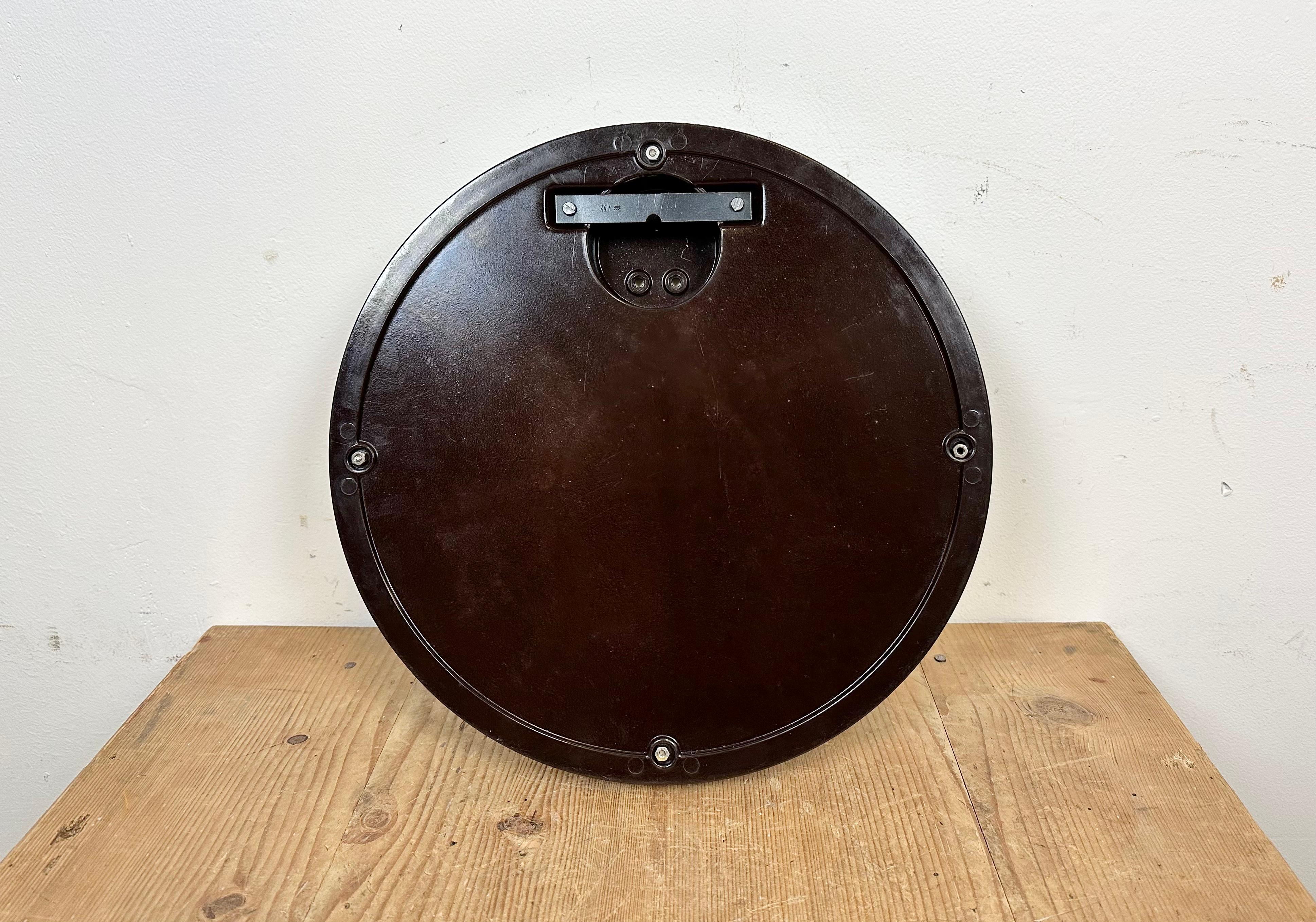 Industrial Bakelite Factory Wall Clock from Pragotron, 1960s For Sale 7