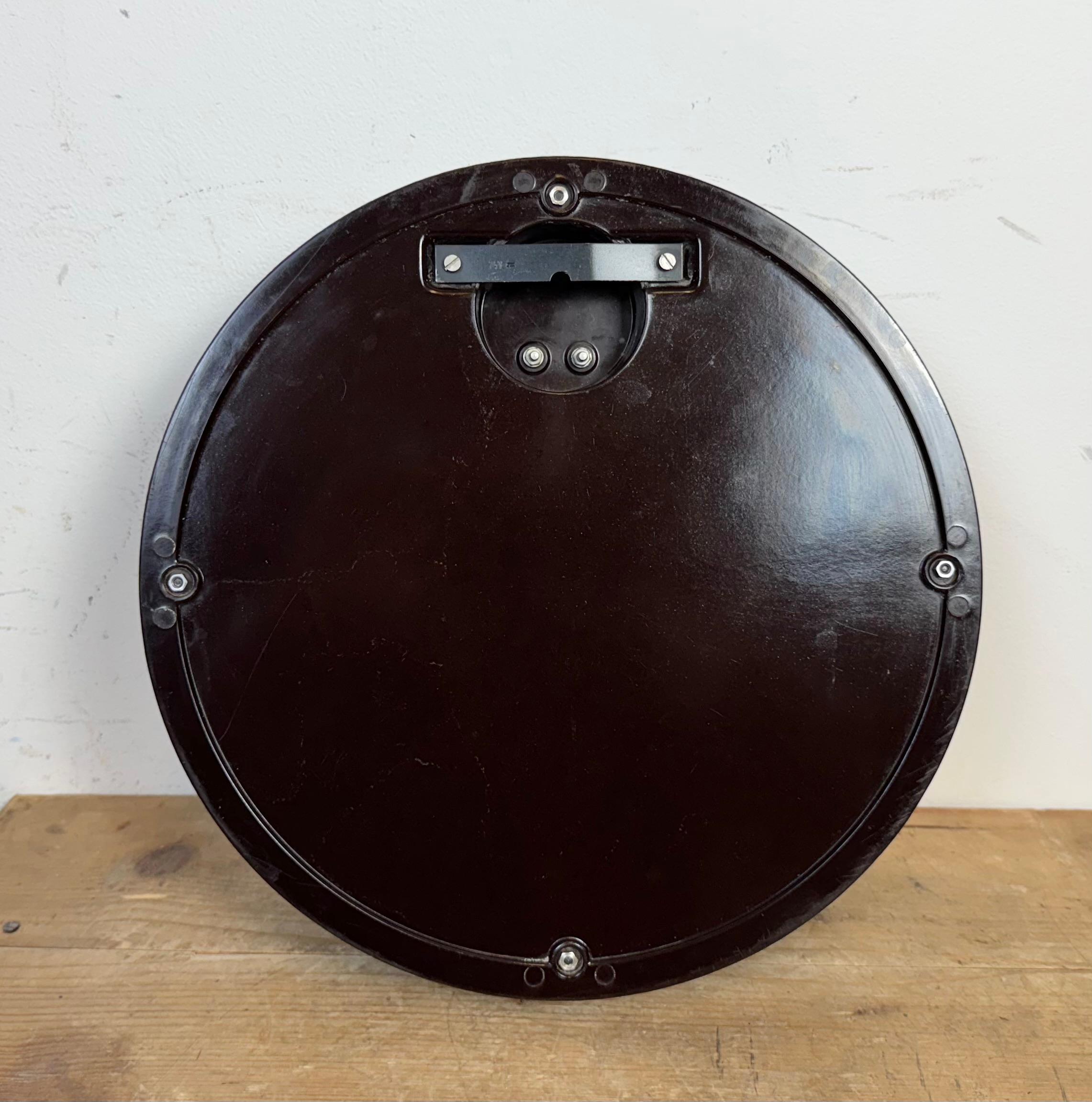 Industrial Bakelite Factory Wall Clock from Pragotron, 1960s For Sale 10