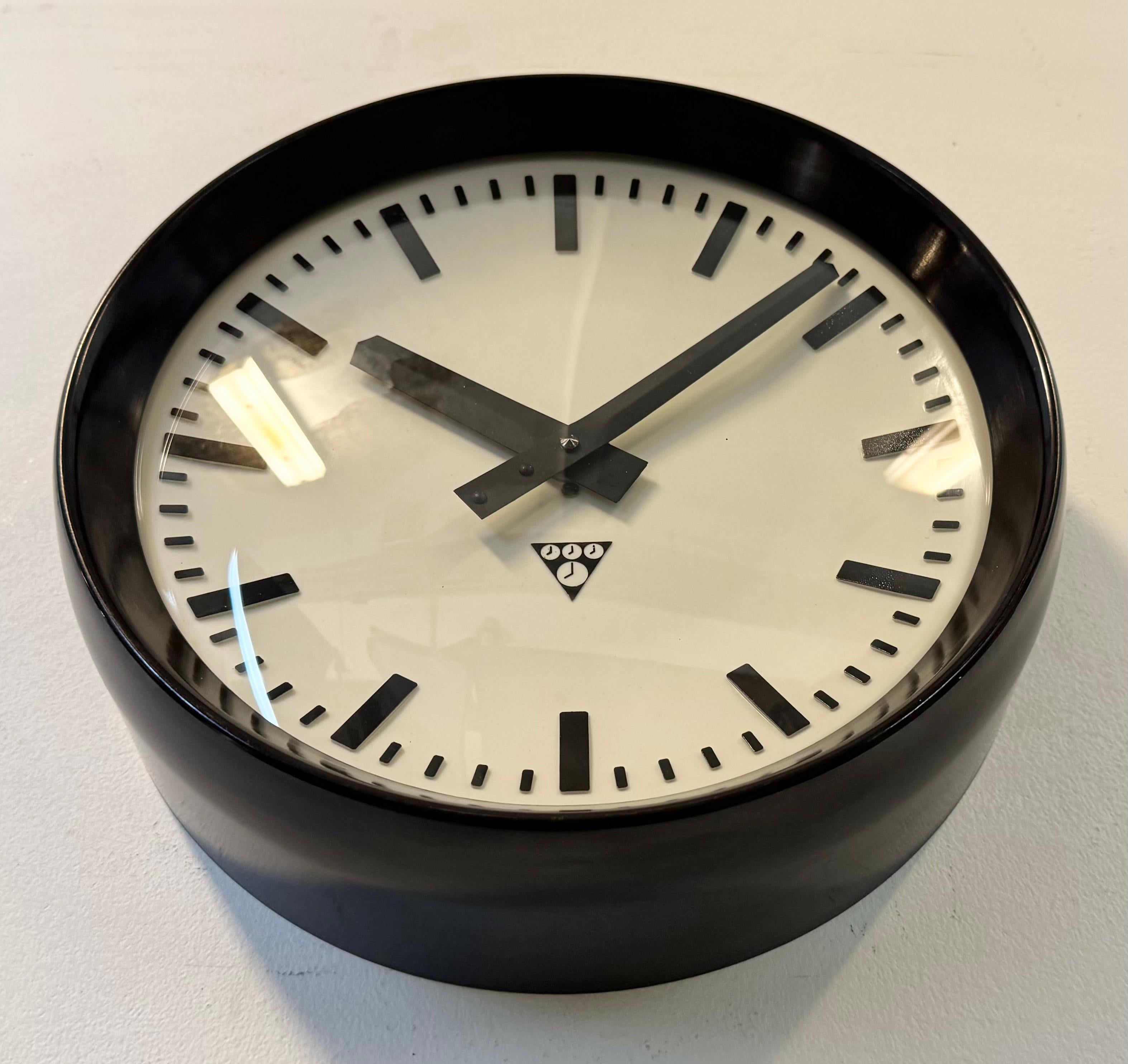 Industrial Bakelite Factory Wall Clock from Pragotron, 1960s For Sale 1