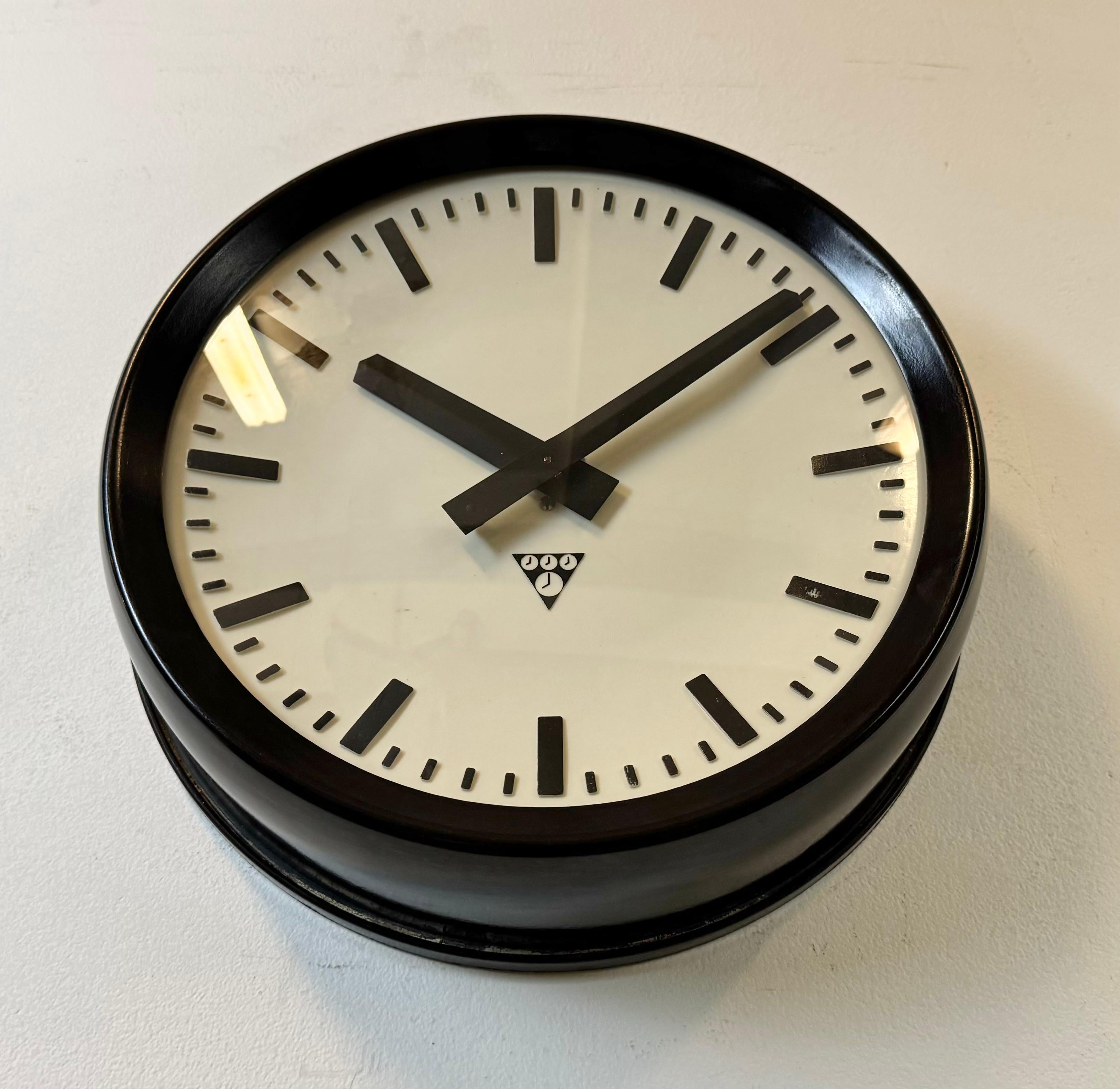 Industrial Bakelite Factory Wall Clock from Pragotron, 1960s For Sale 1