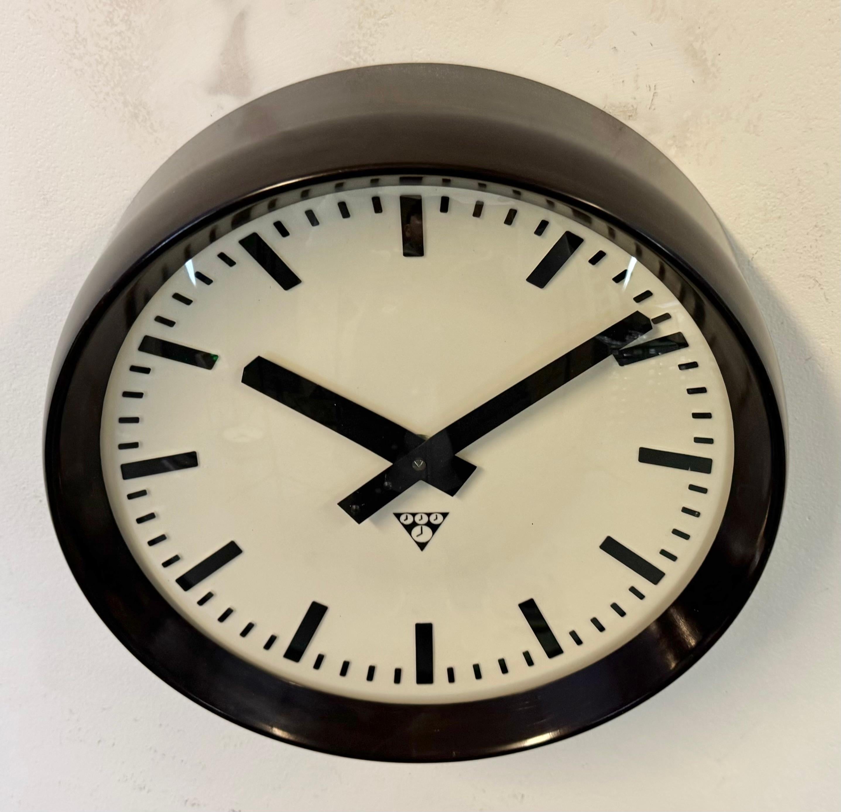 Industrial Bakelite Factory Wall Clock from Pragotron, 1960s For Sale 2