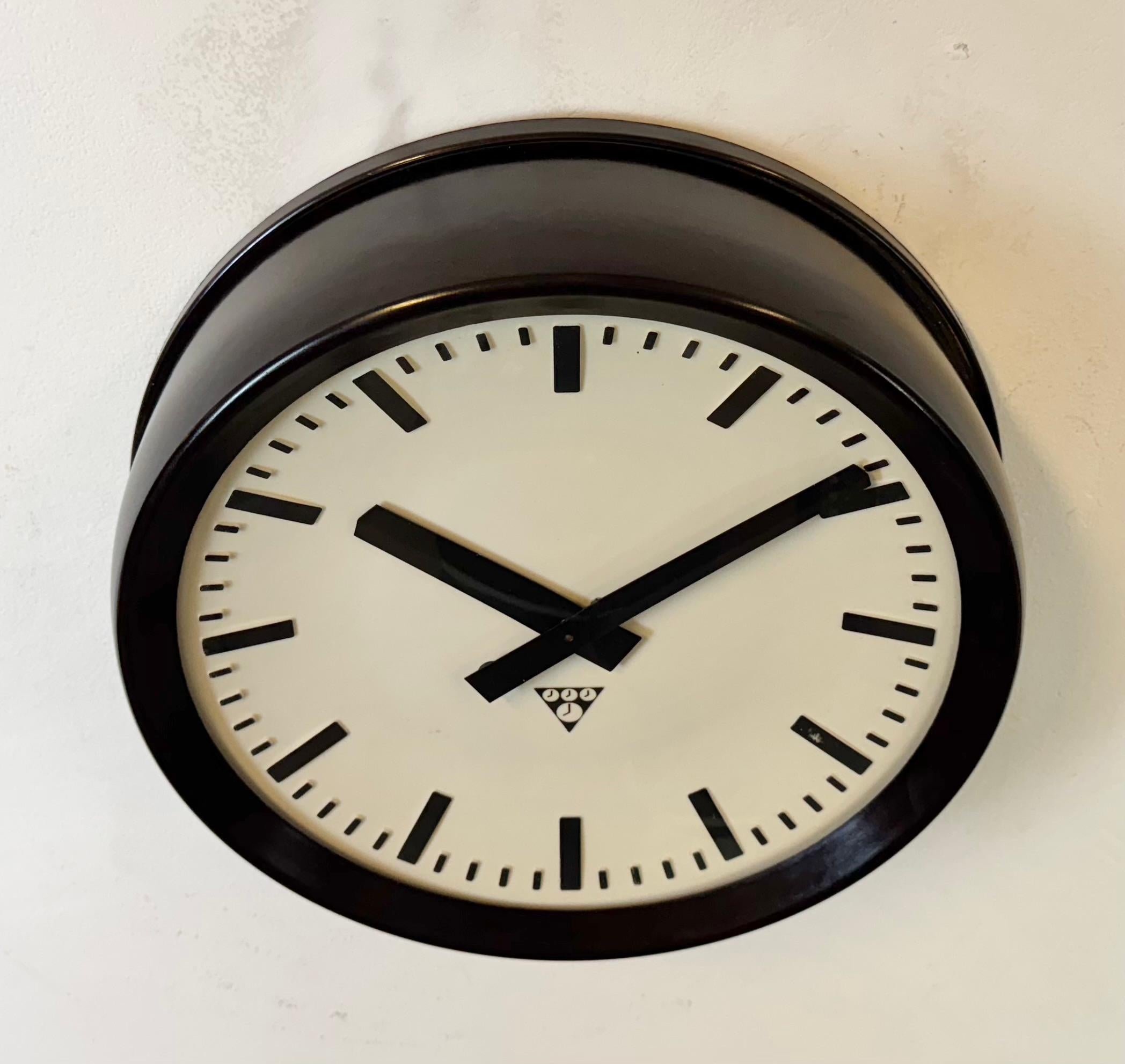 Industrial Bakelite Factory Wall Clock from Pragotron, 1960s For Sale 2