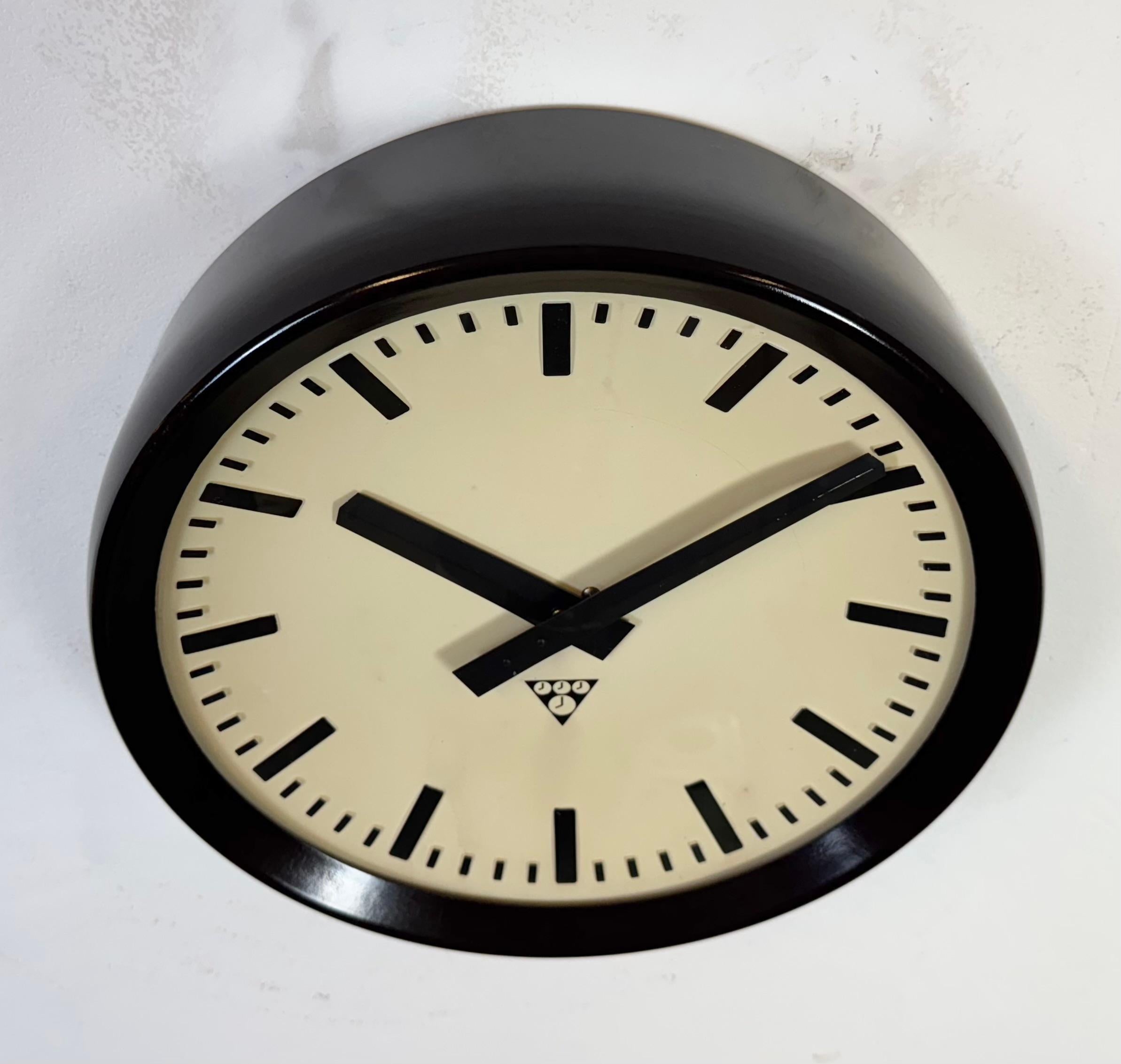 Industrial Bakelite Factory Wall Clock from Pragotron, 1960s For Sale 2