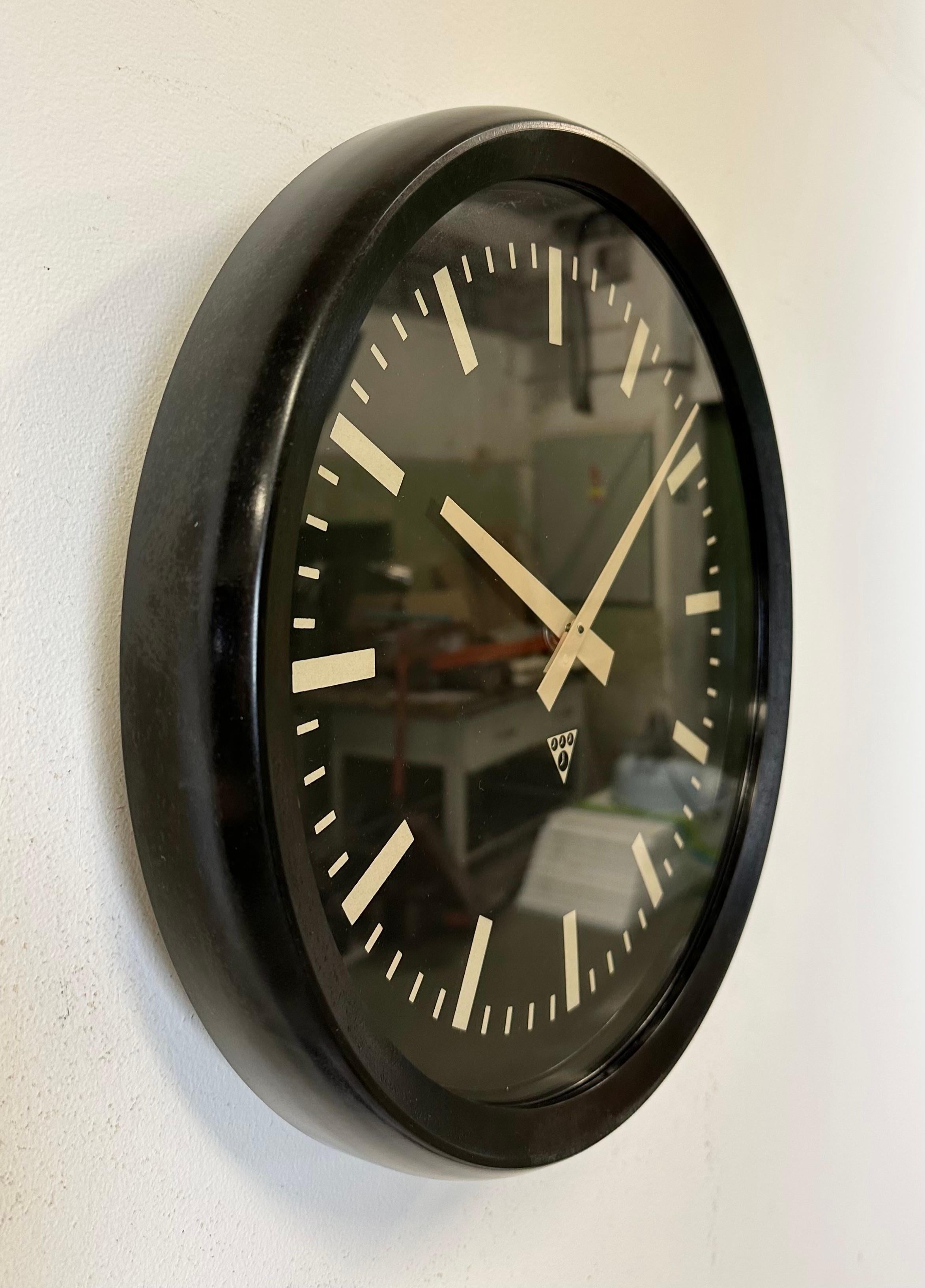 Industrial Bakelite Factory Wall Clock from Pragotron, 1970s In Good Condition For Sale In Kojetice, CZ