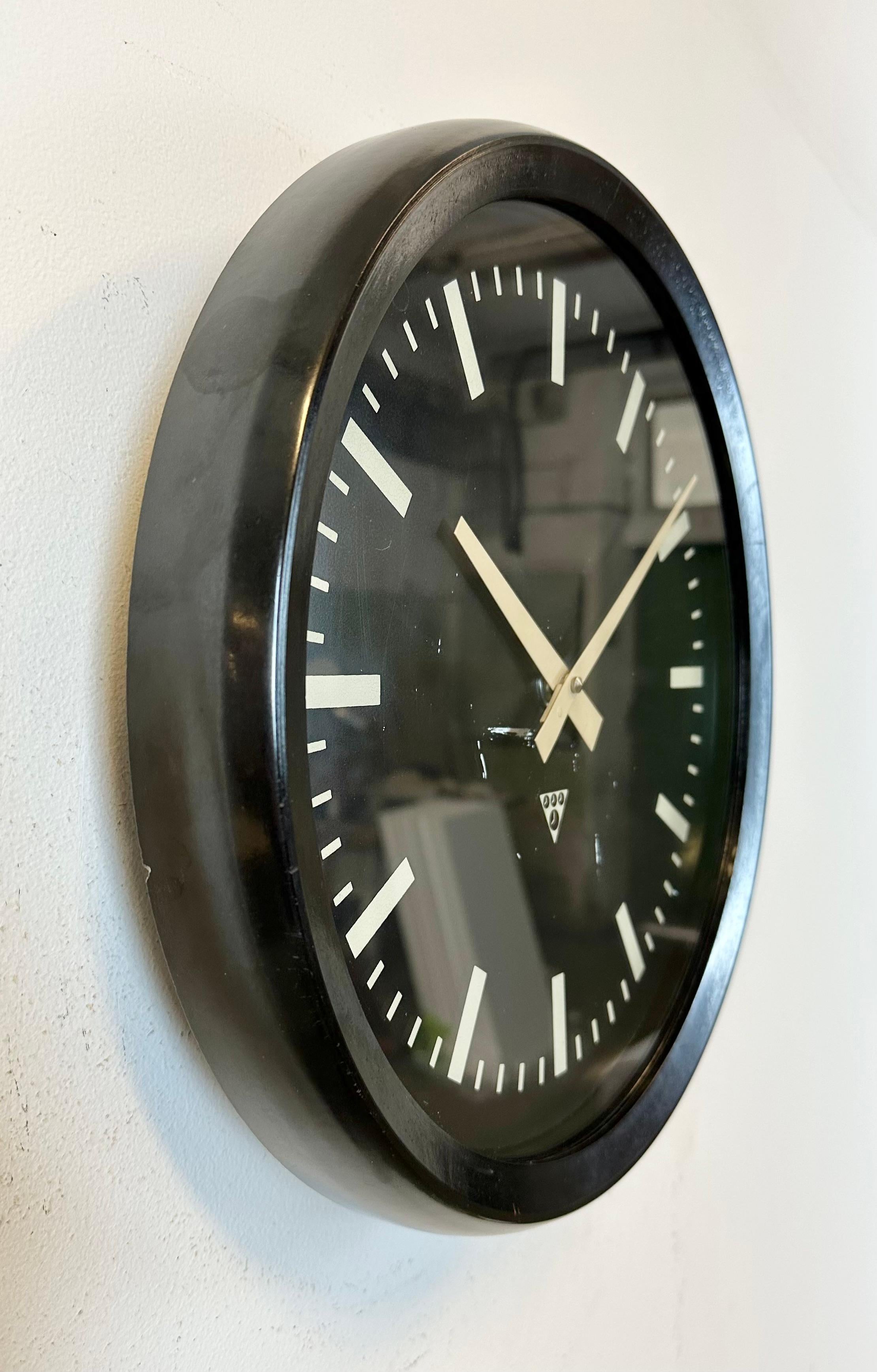 Industrial Bakelite Factory Wall Clock from Pragotron, 1970s In Good Condition For Sale In Kojetice, CZ