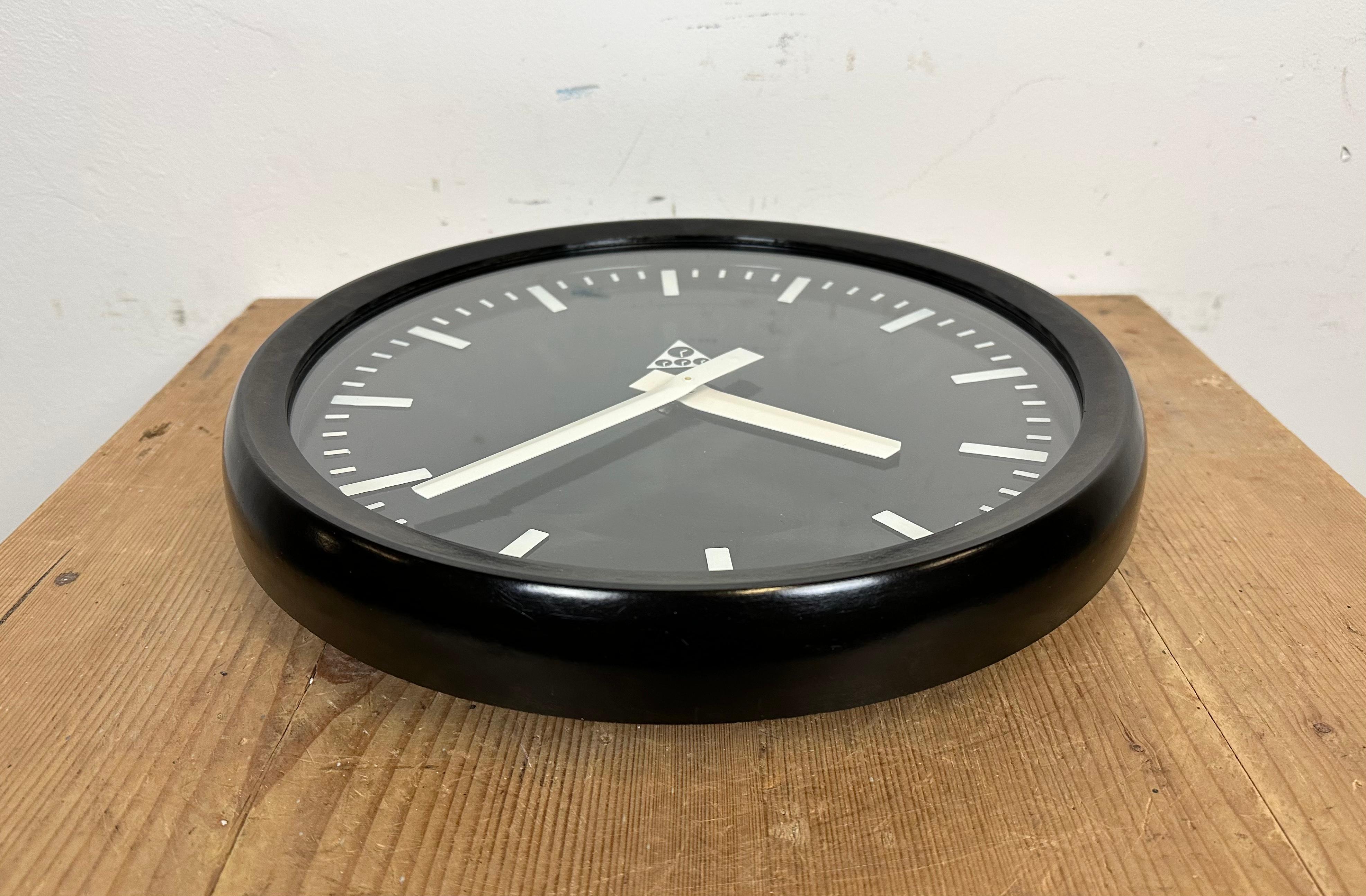 Industrial Bakelite Factory Wall Clock from Pragotron, 1970s For Sale 3