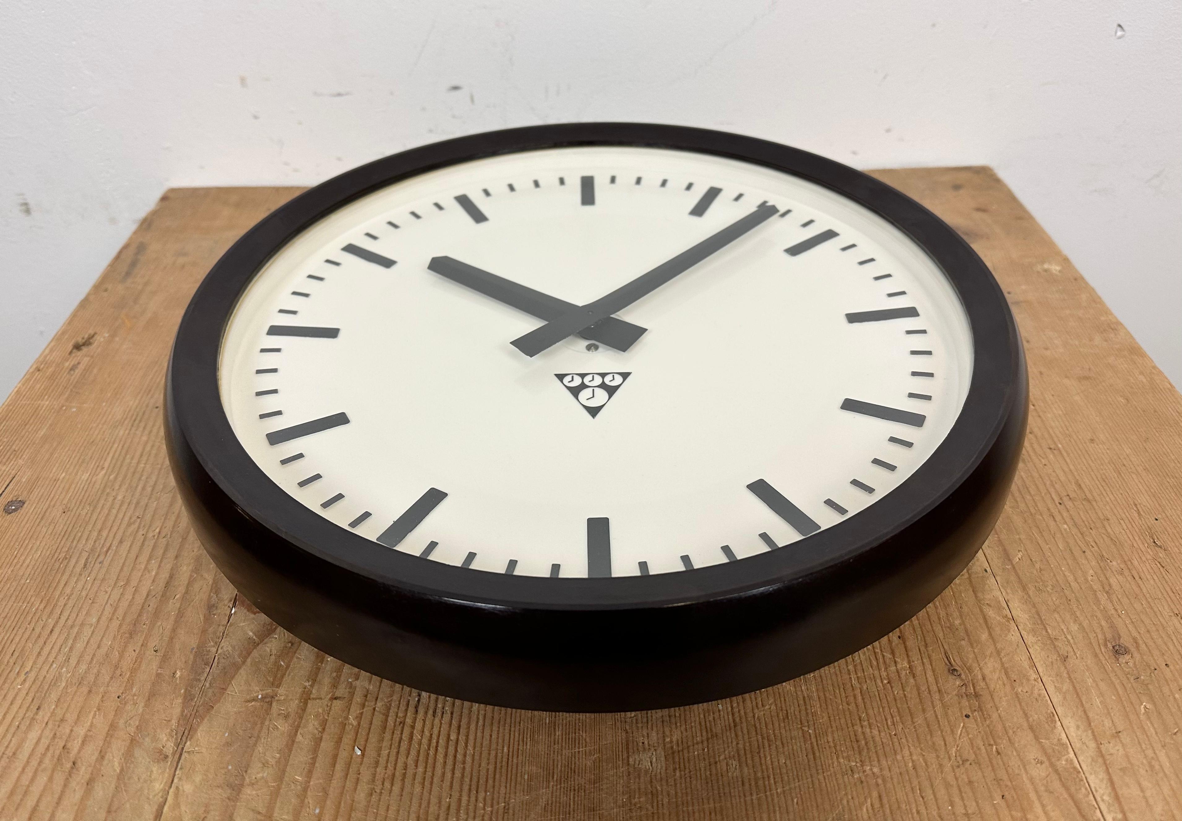 Industrial Bakelite Factory Wall Clock from Pragotron, 1970s For Sale 2