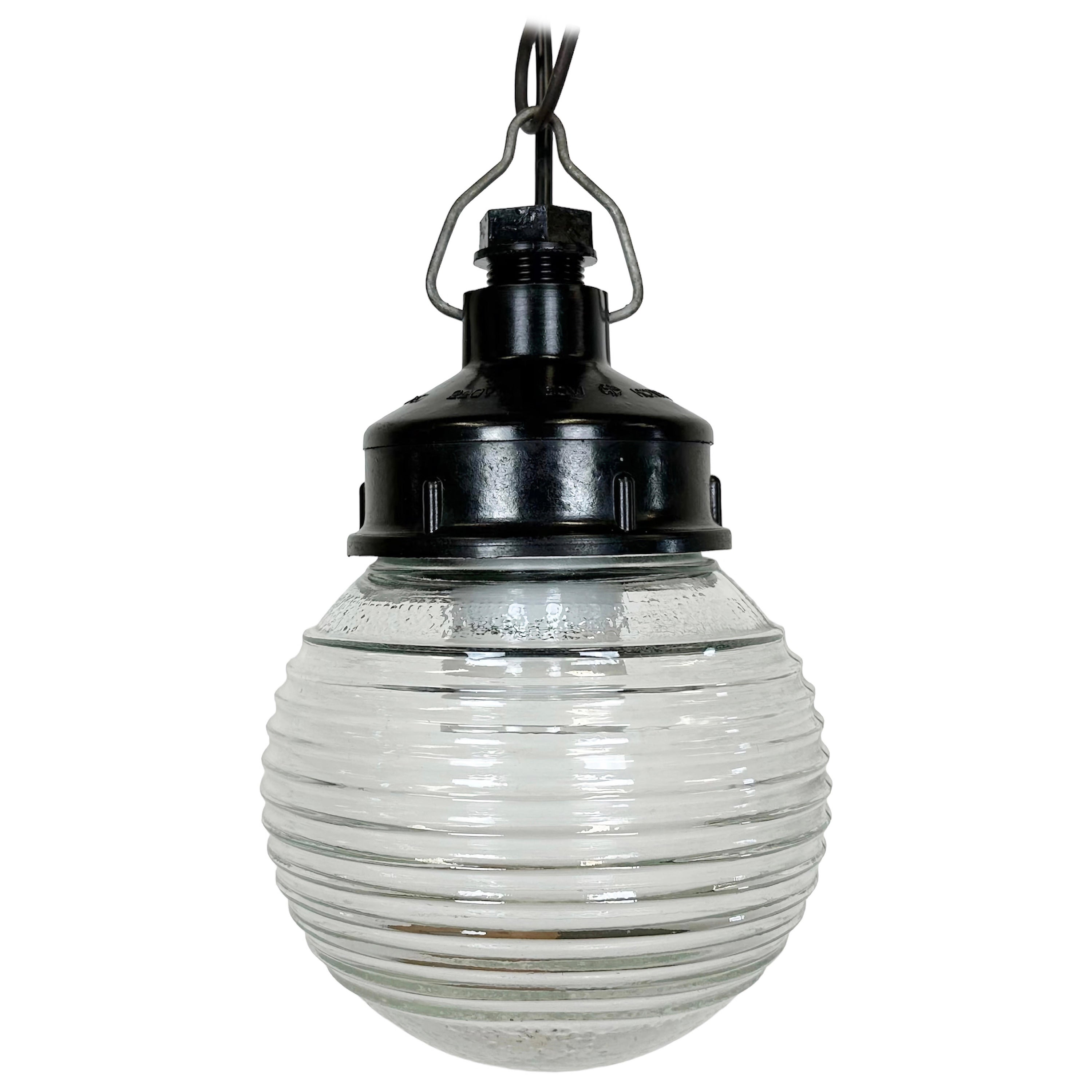 Lampada a sospensione industriale in bachelite con vetro a coste, anni '70