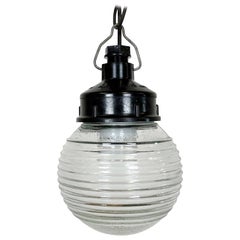 Lampada a sospensione industriale in bachelite con vetro a coste, anni '70