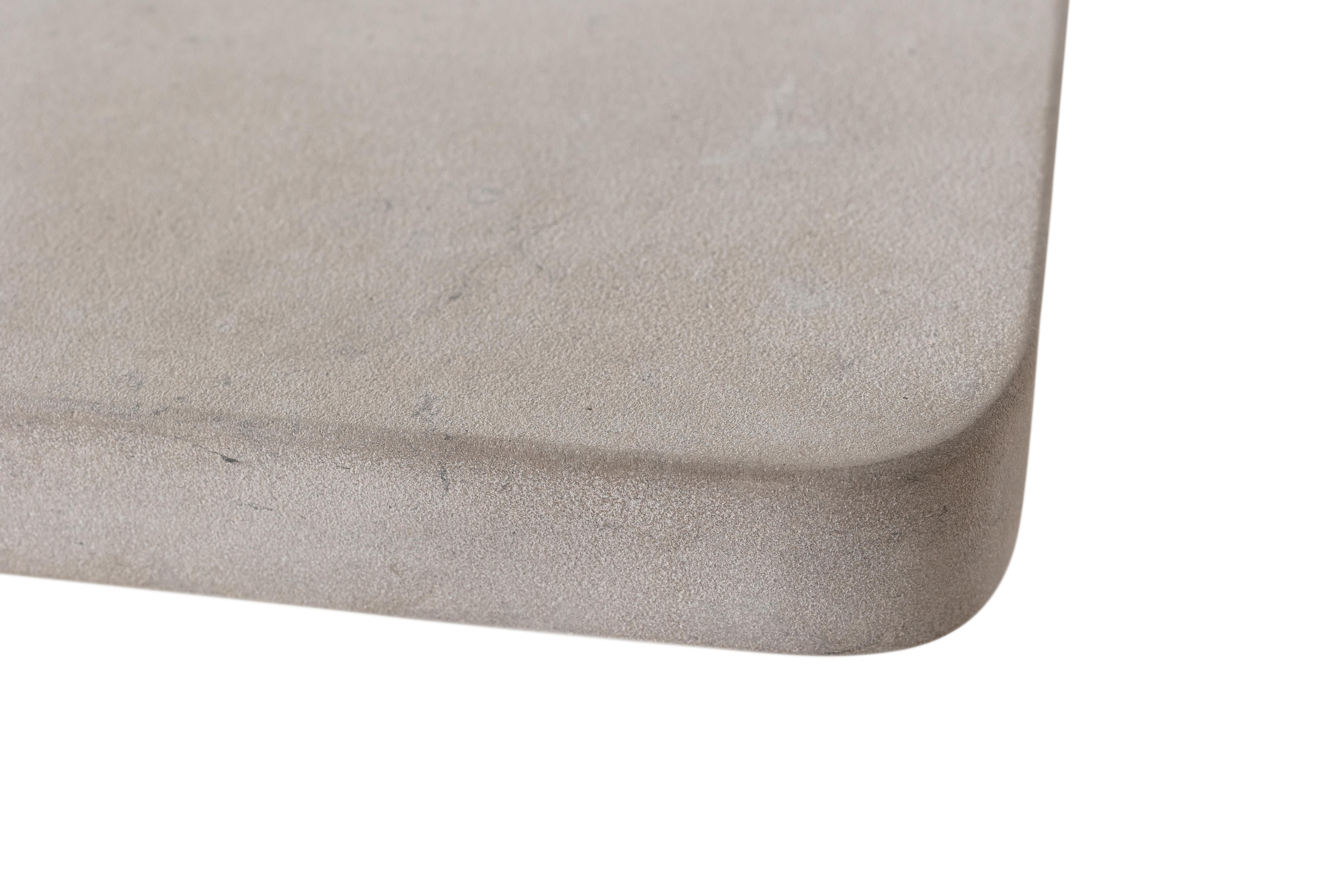 Industrieller Tisch mit Kalksteinplatte im Angebot 3