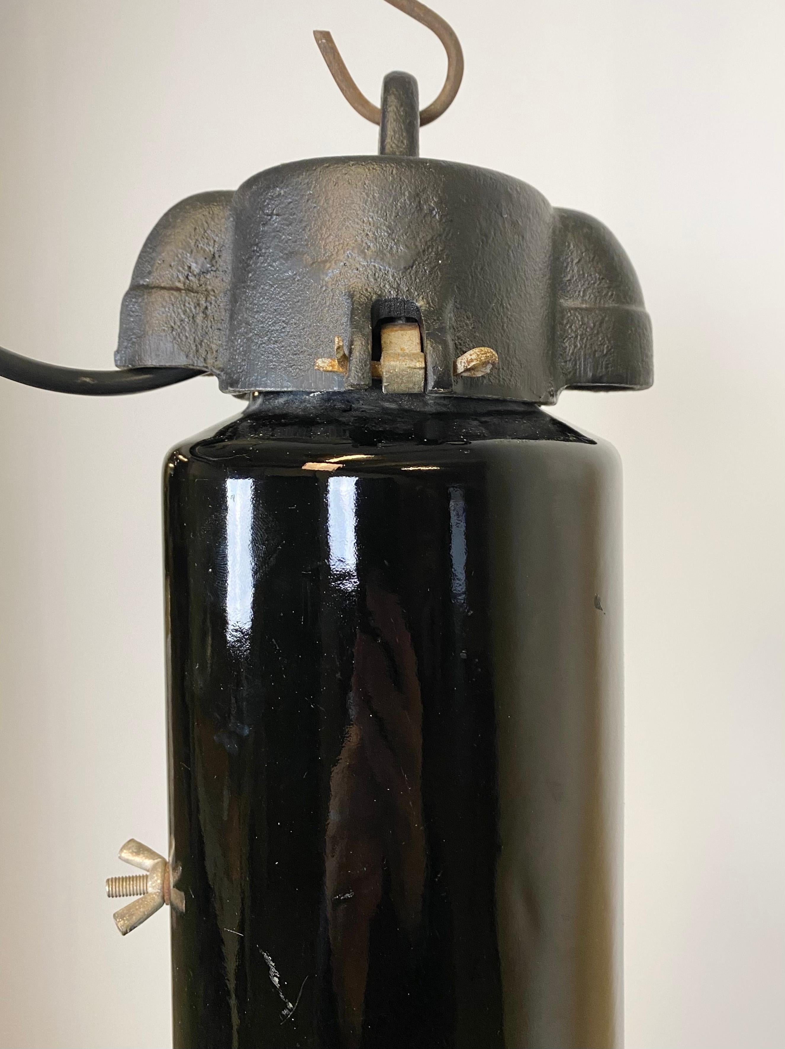 Tchèque Lampe à suspension industrielle Bauhaus en émail noir, années 1930 en vente