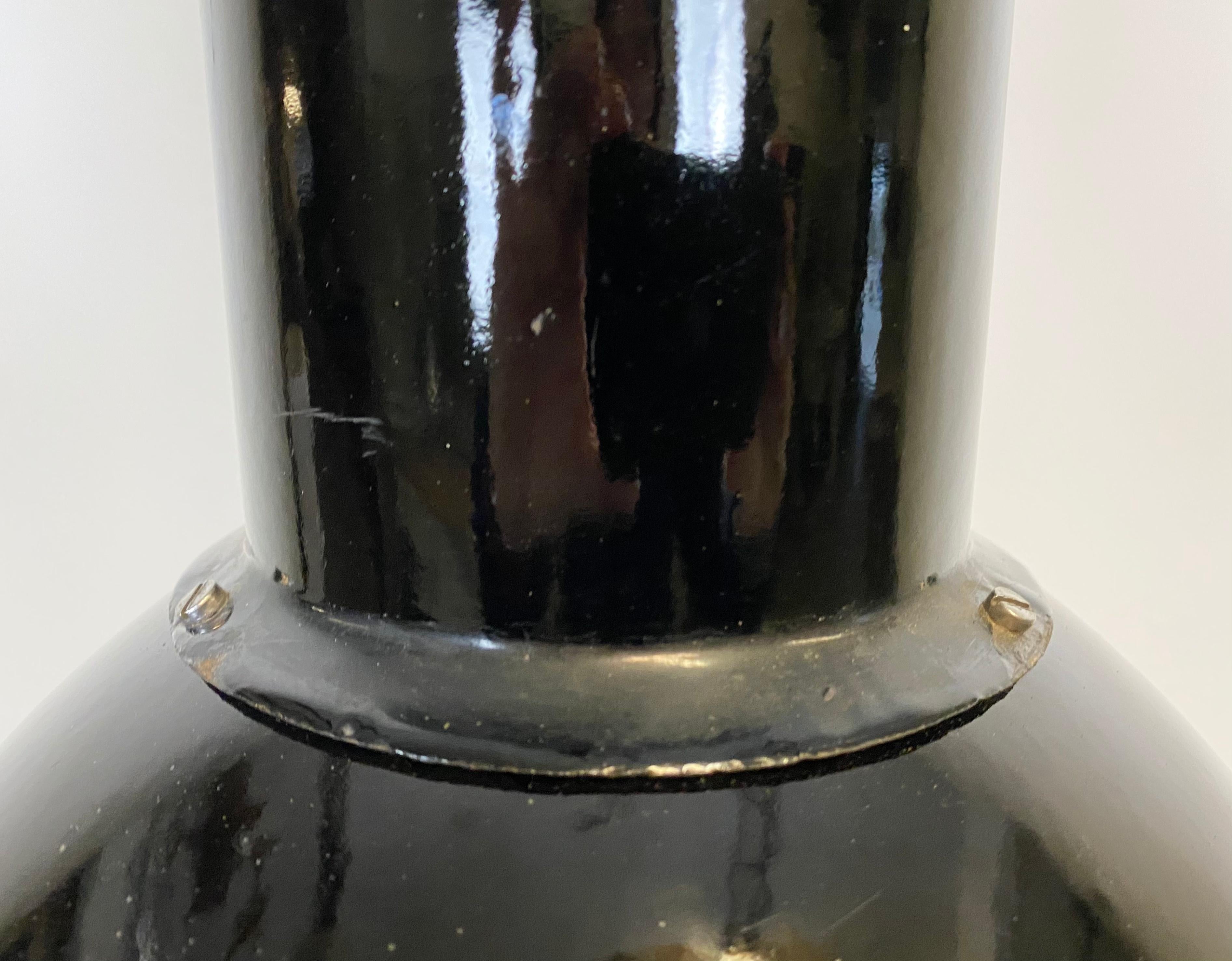 Émail Lampe à suspension industrielle Bauhaus en émail noir, années 1930 en vente