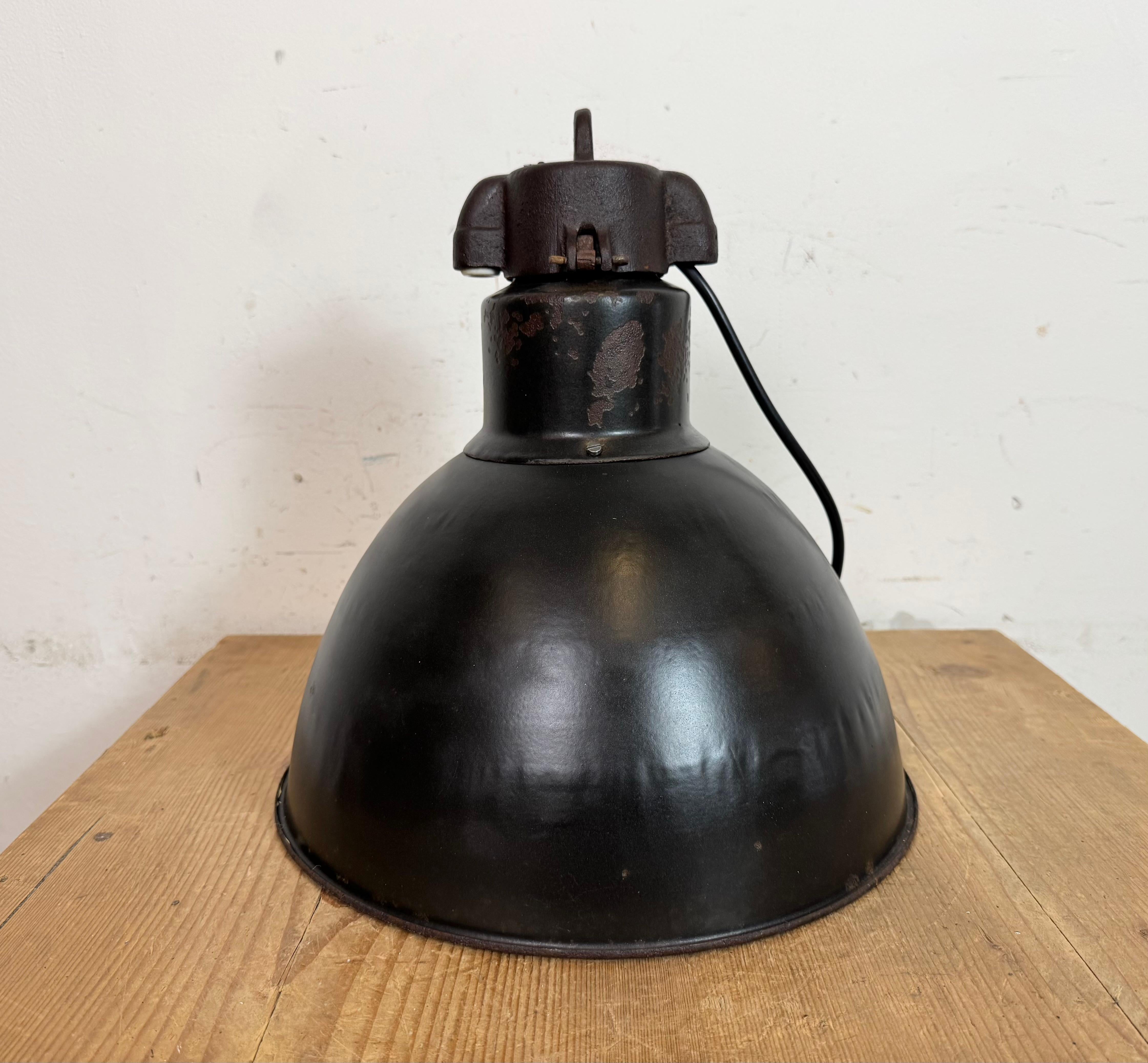 Industrial Bauhaus Black Enamel Pendant Light, 1930s For Sale 6