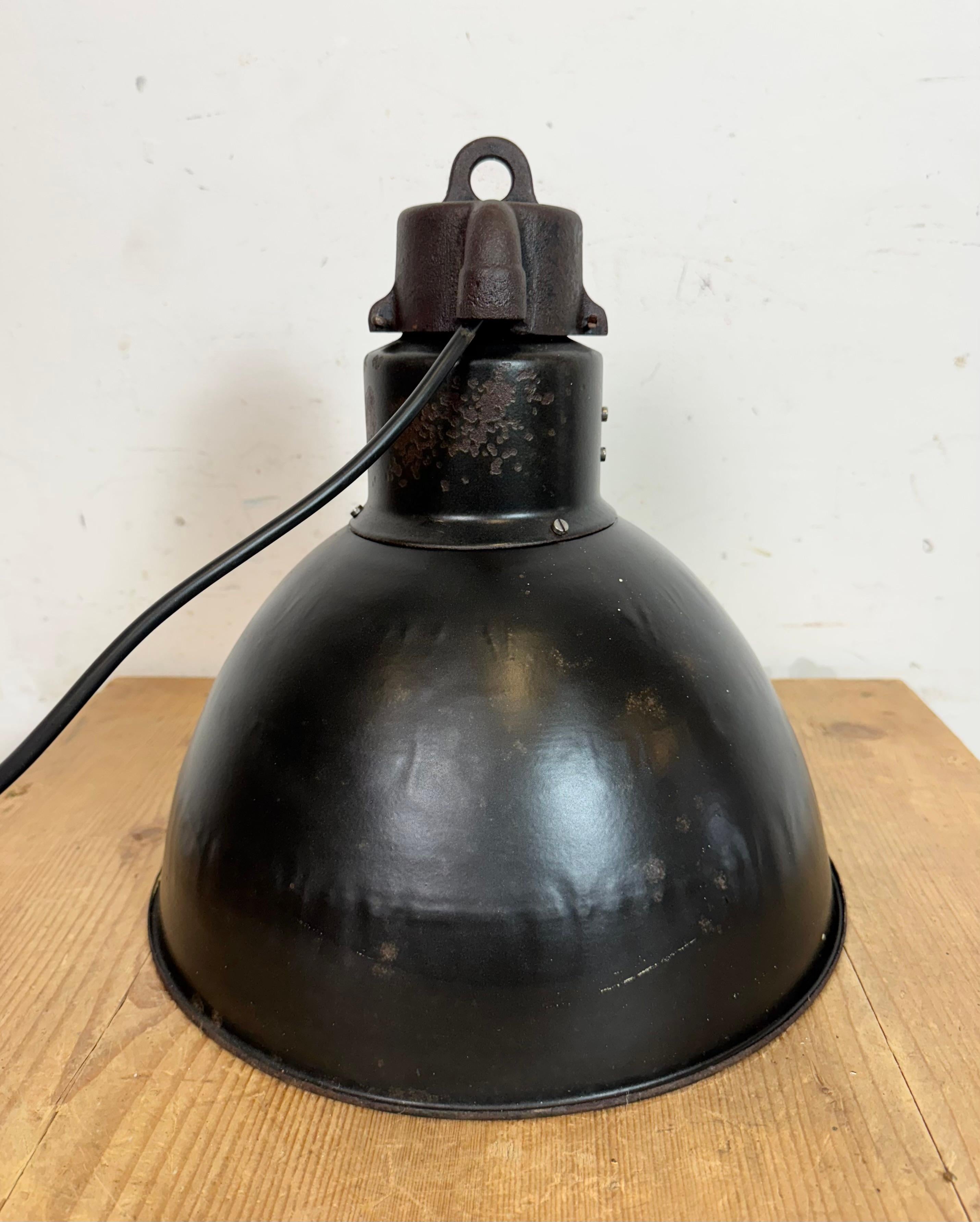 Industrial Bauhaus Black Enamel Pendant Light, 1930s For Sale 10
