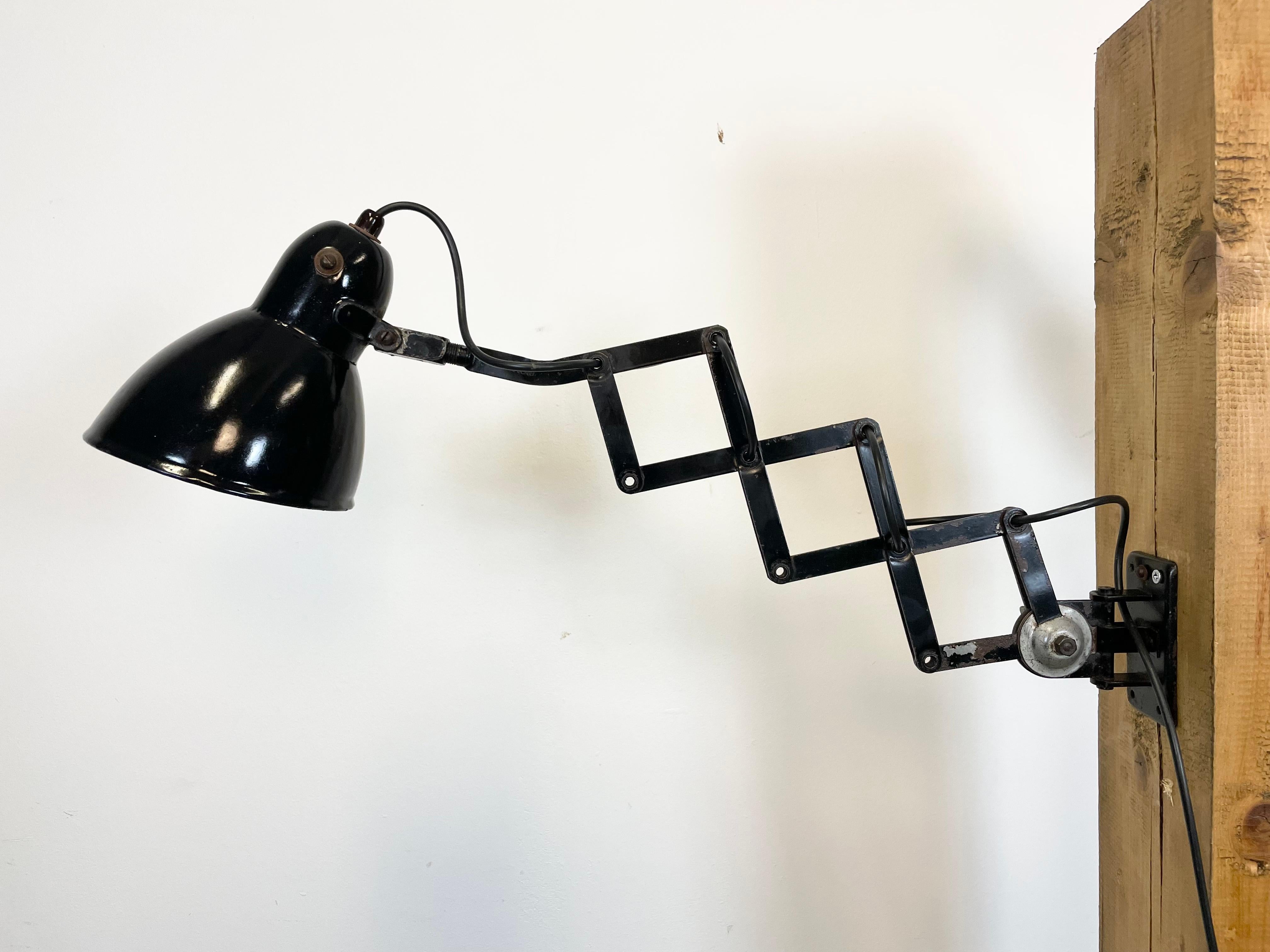 Industrial Bauhaus scissor wall lamp made by PHW Leuchten Dresden in Germany during the 1930. The light is stamped with the rare German patent stamp D.R.G.M. Deutsches Empire Gebrauchsmuster. D.R.G.M. was used on patented production from 1891 to