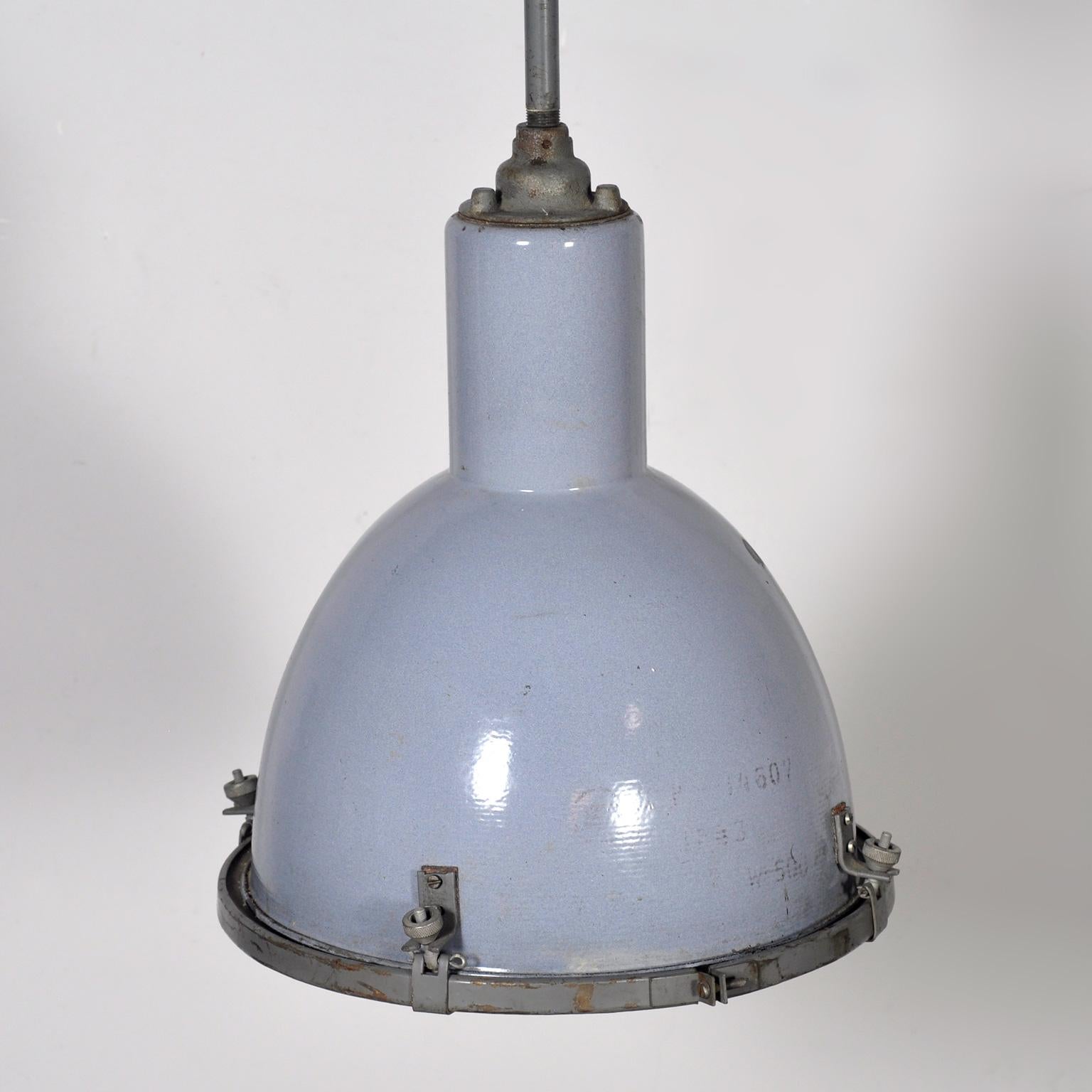 Lámpara colgante industrial Bauhaus, años 50 Alemán en venta