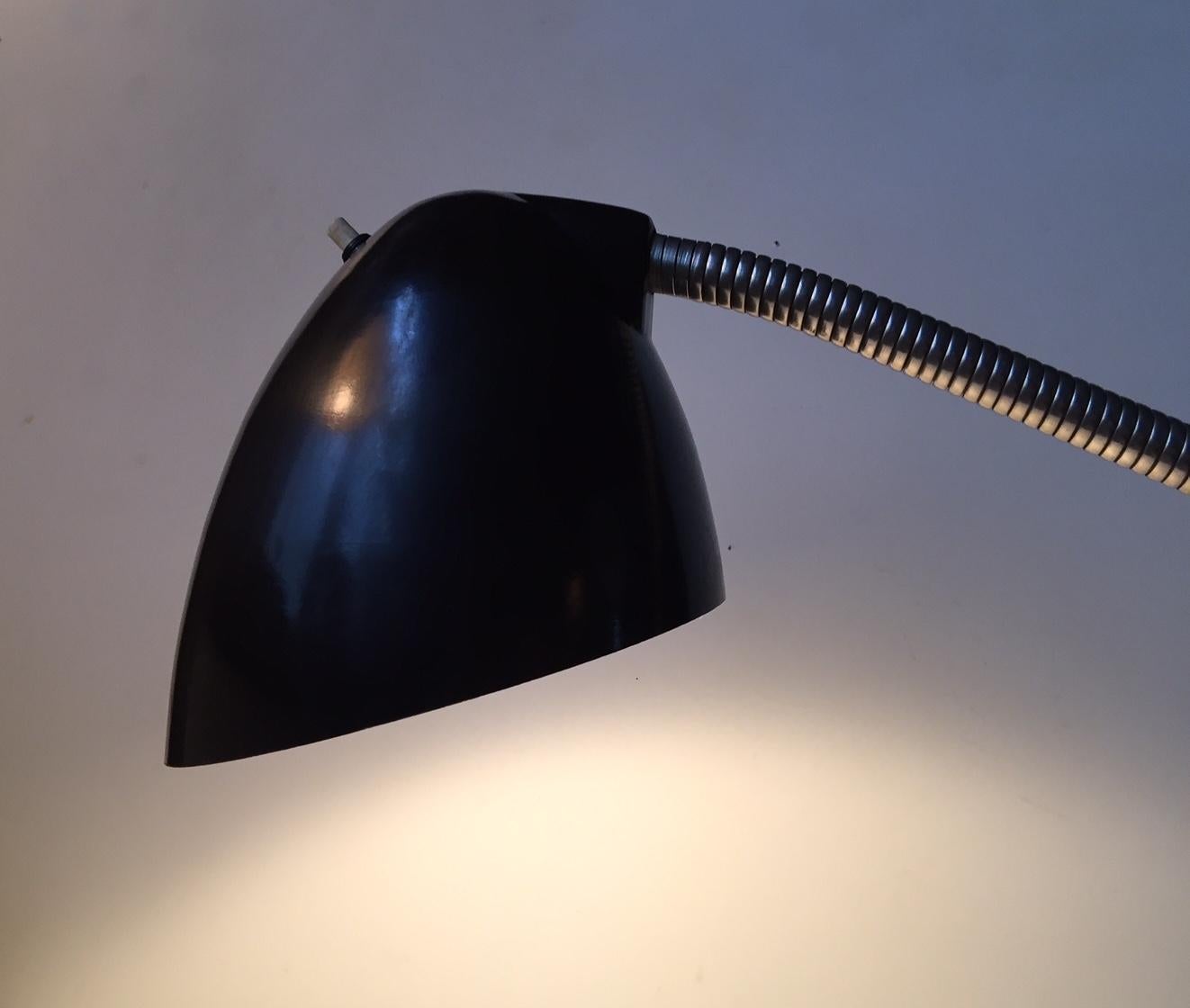 Industrielle Bauhaus-Wand- oder Tischlampe im Industriestil von Eric Kirkman Cole, 1930er Jahre (Mitte des 20. Jahrhunderts) im Angebot