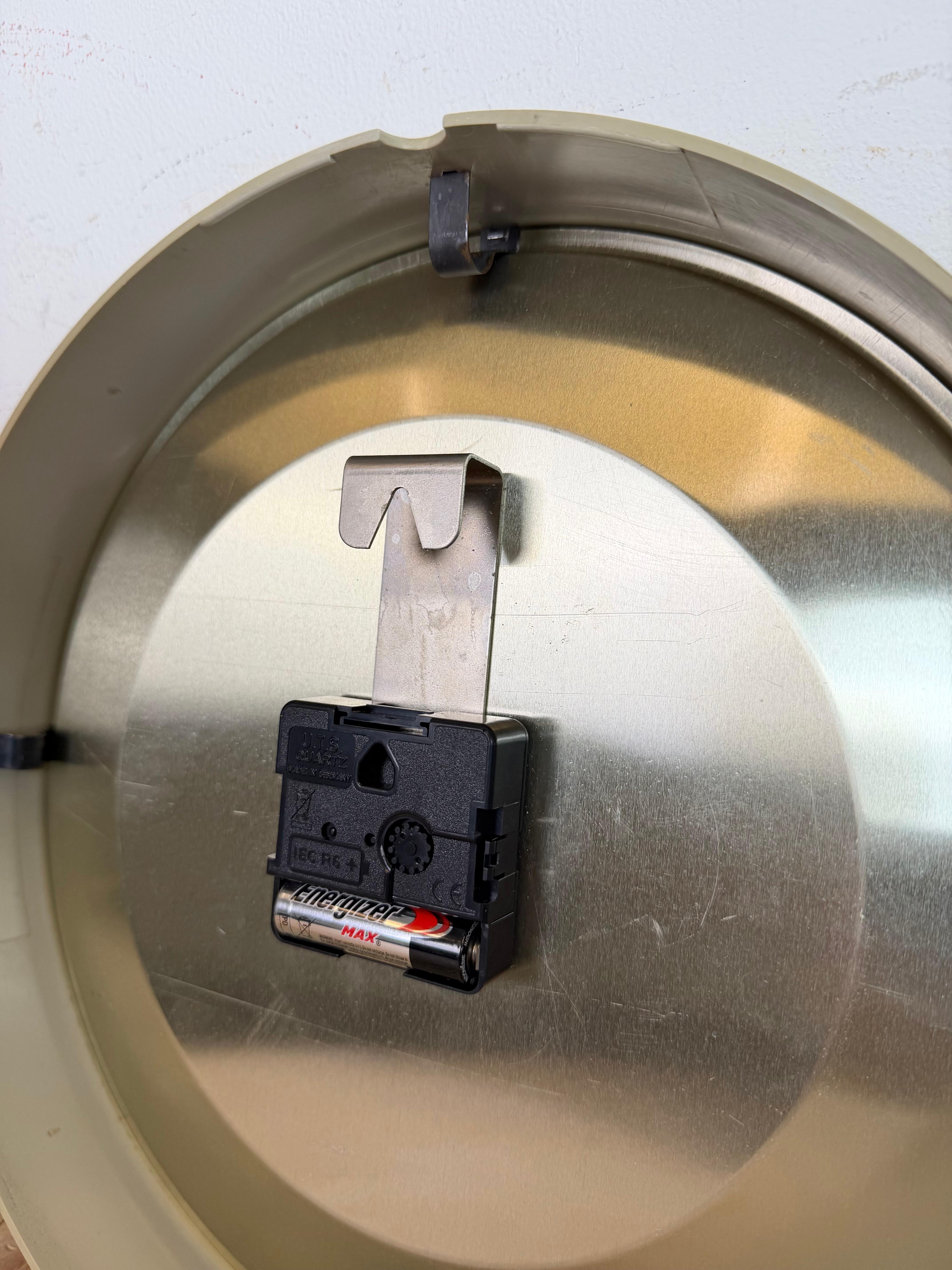 Industrial Beige Bakelite Wall Clock From Pragotron, 1970s For Sale 11