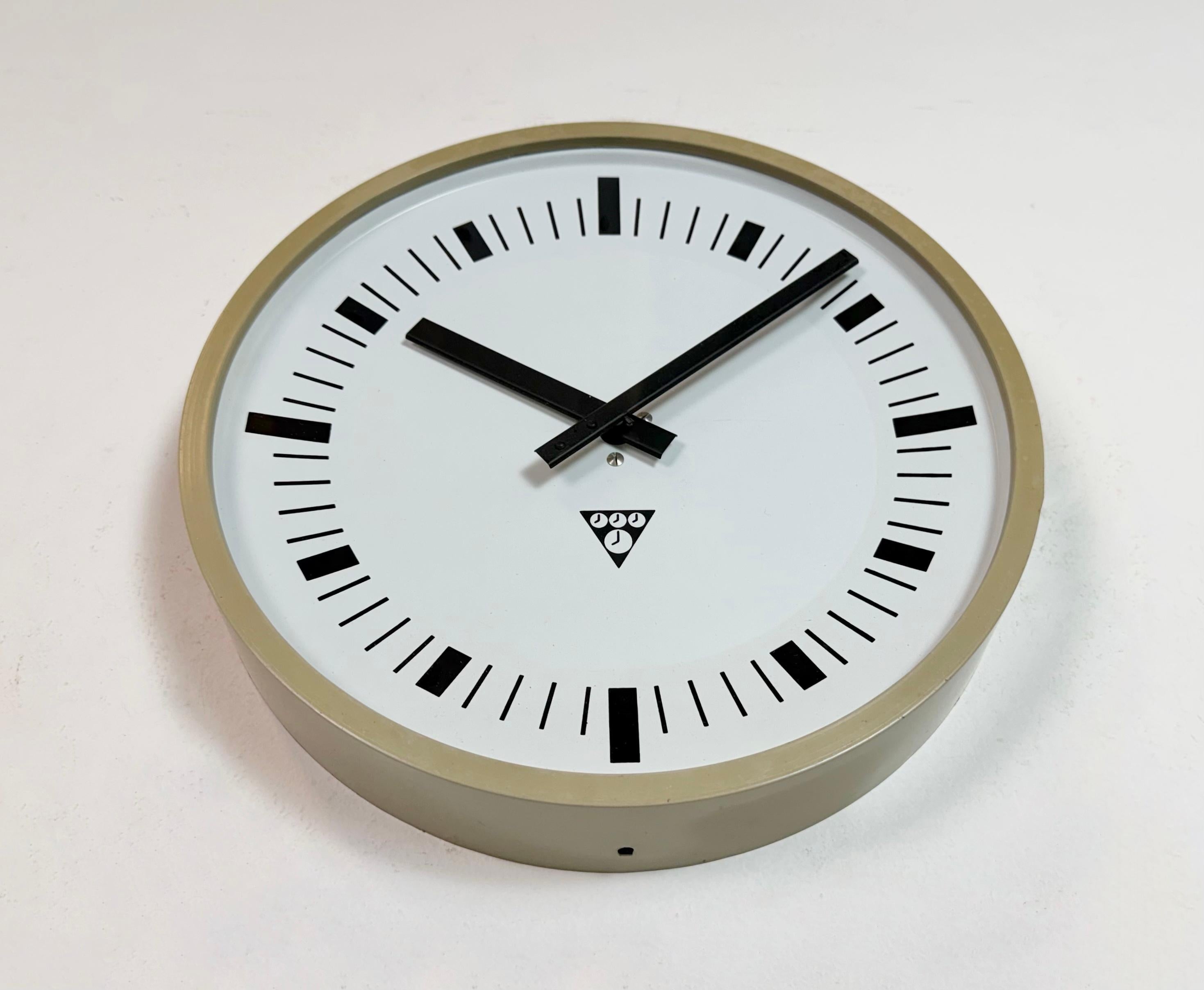 Industrial Beige Bakelite Wall Clock From Pragotron, 1970s For Sale 1