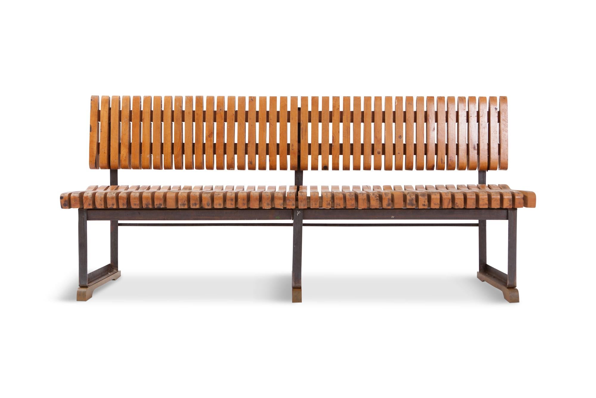Slatted bench in solid pine with a black lacquered steel frame. The bench show multiple marks of wear consistent with age and use, giving it a lot of character and a very robust and impressive appearance. A true eye-catcher.

Measures: W 197.5, D