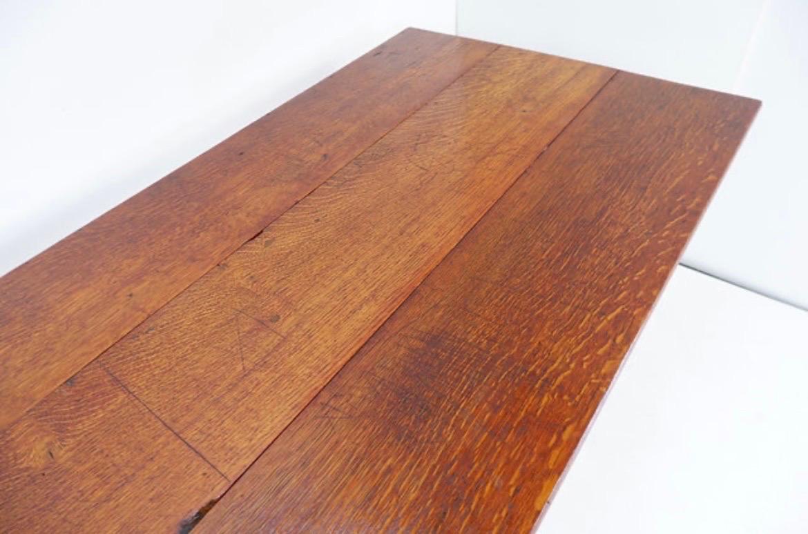 Industrieller Bistrotisch aus Holz und Schmiedeeisen im Angebot 7
