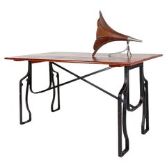 Mesa bistro industrial de madera y hierro forjado