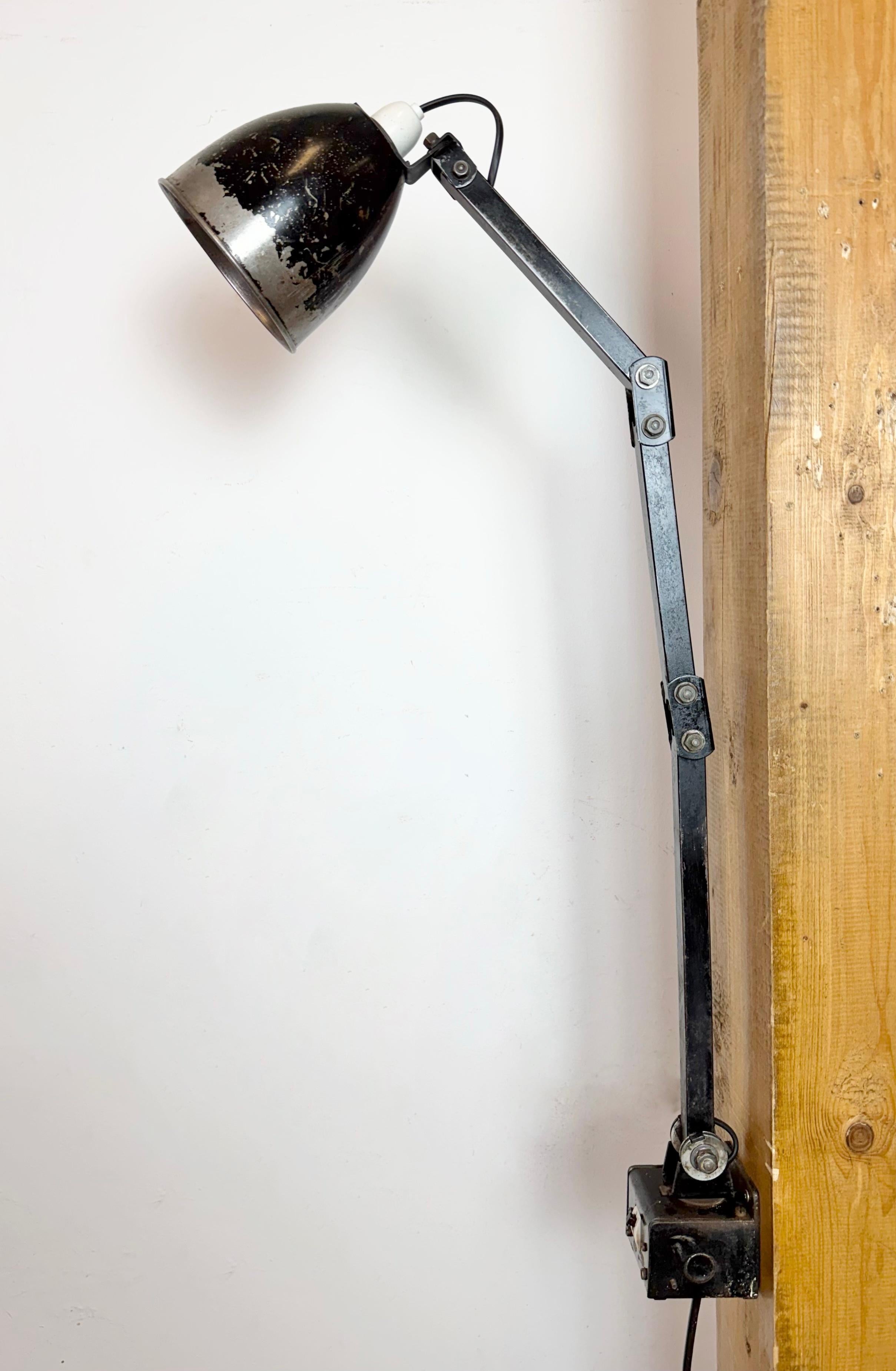 Industrial Black Adjustable Wall Lamp from Memlite, 1960s en venta 4