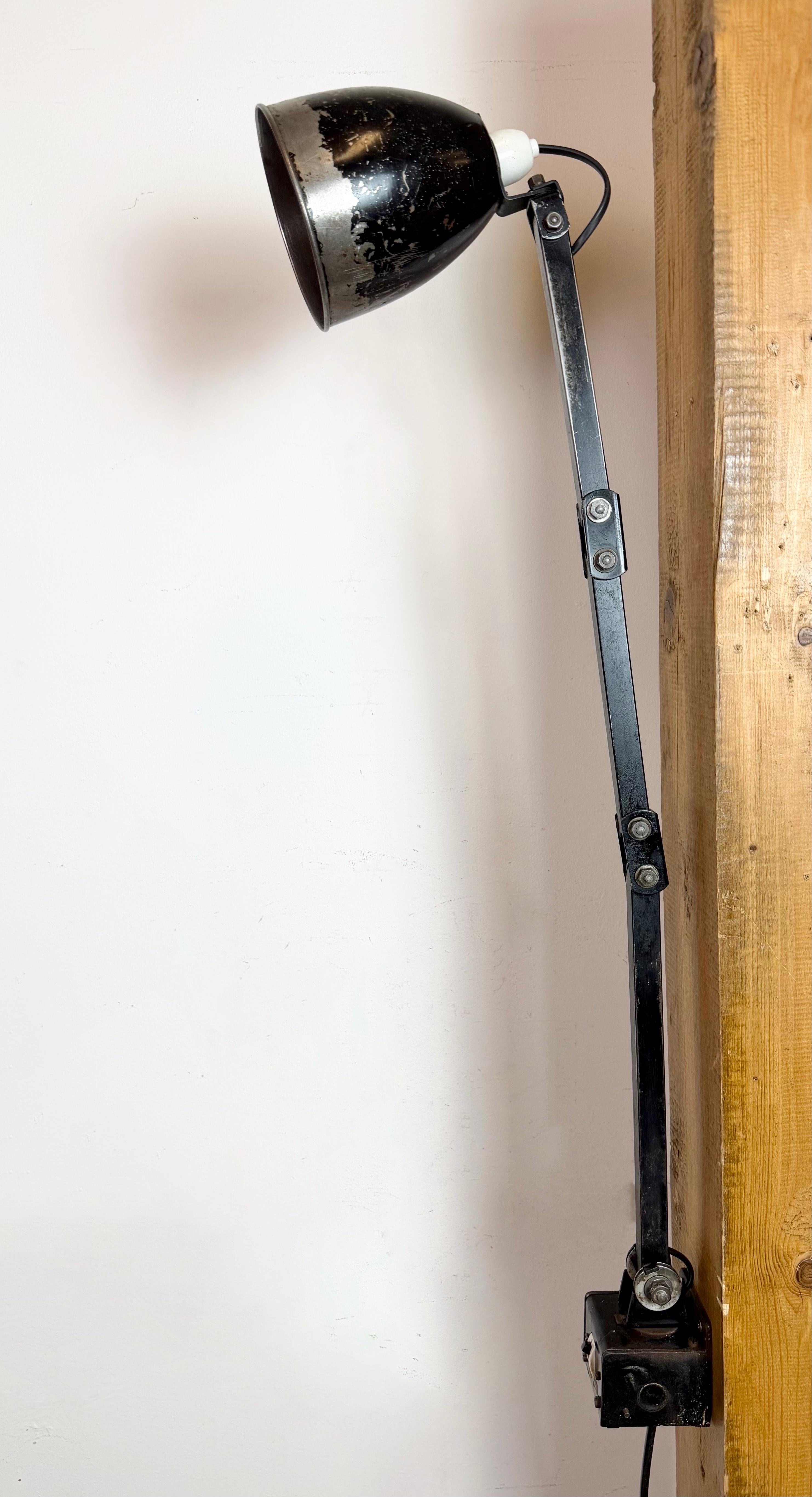 Industrial Black Adjustable Wall Lamp from Memlite, 1960s en venta 5