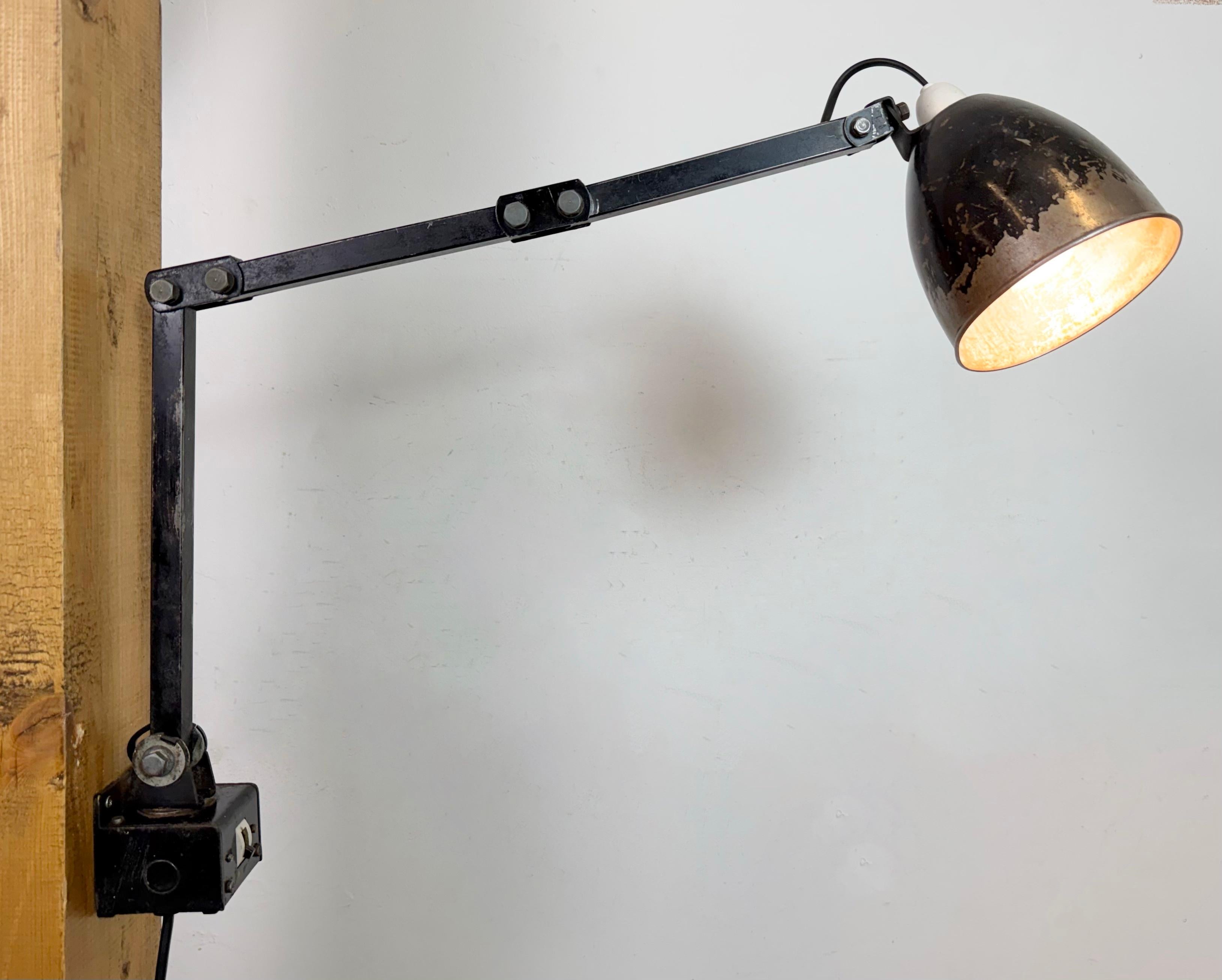 Industrial Black Adjustable Wall Lamp from Memlite, 1960s en venta 9