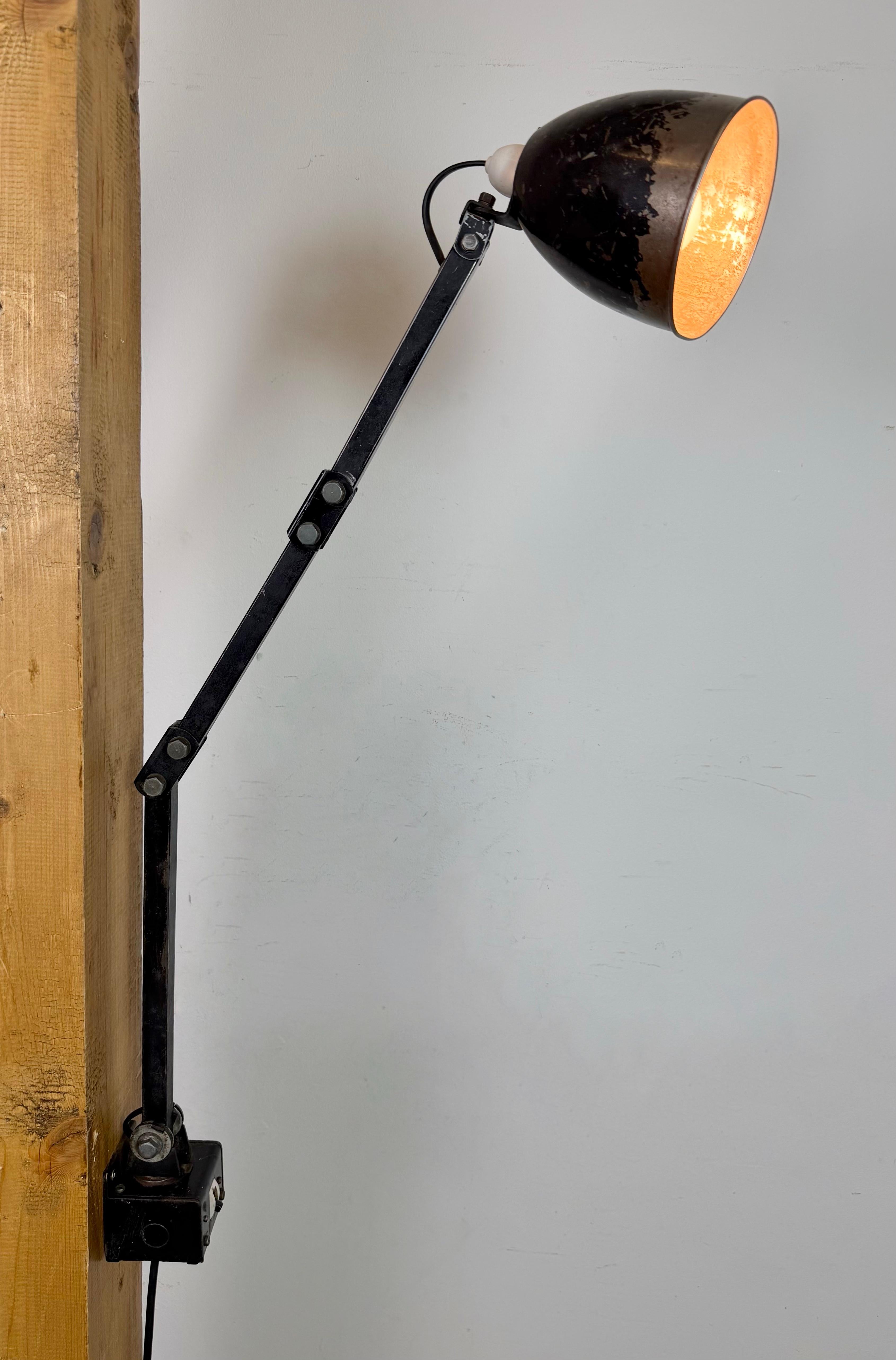 Industrial Black Adjustable Wall Lamp from Memlite, 1960s en venta 10