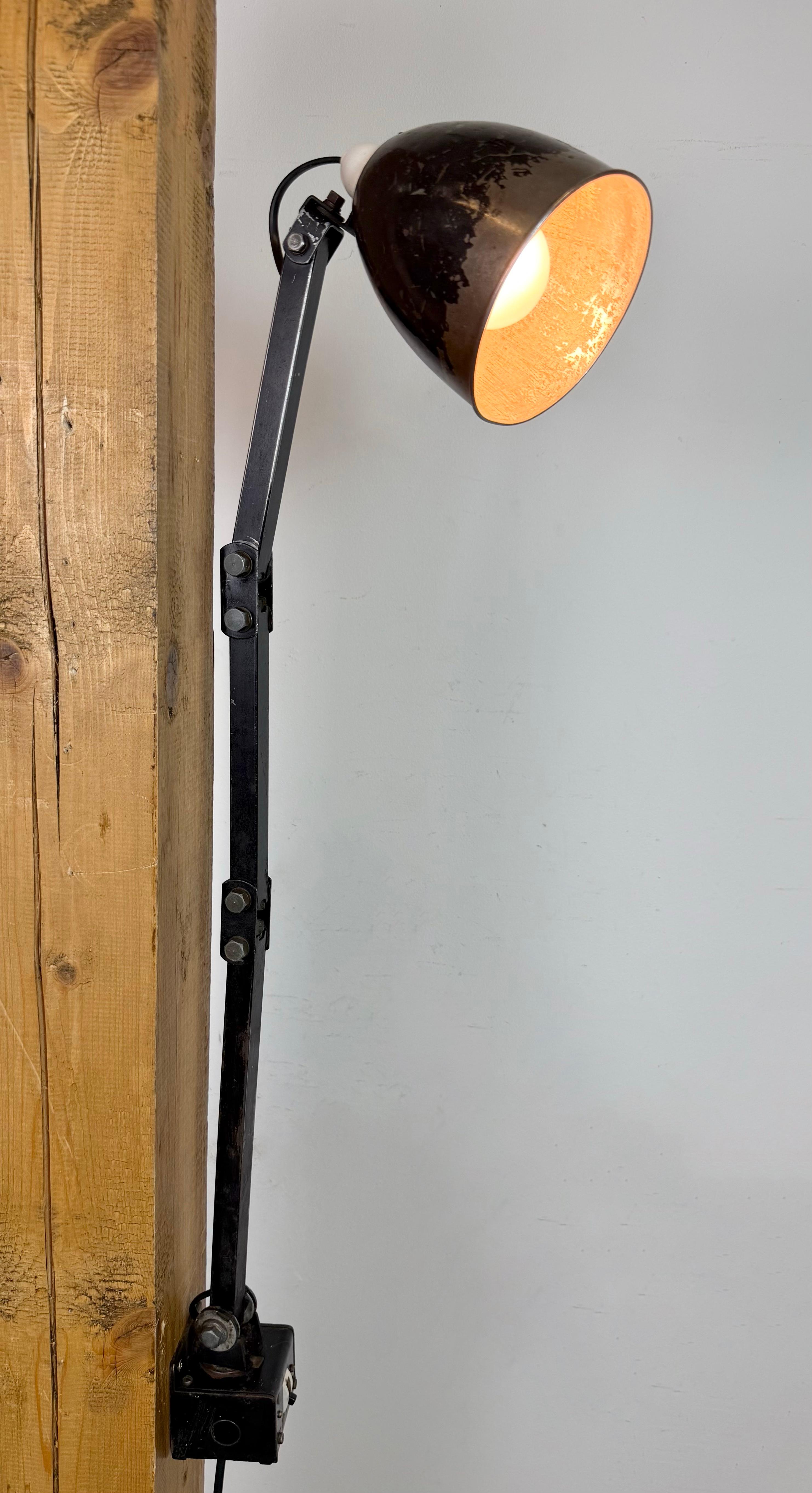 Industrial Black Adjustable Wall Lamp from Memlite, 1960s en venta 12