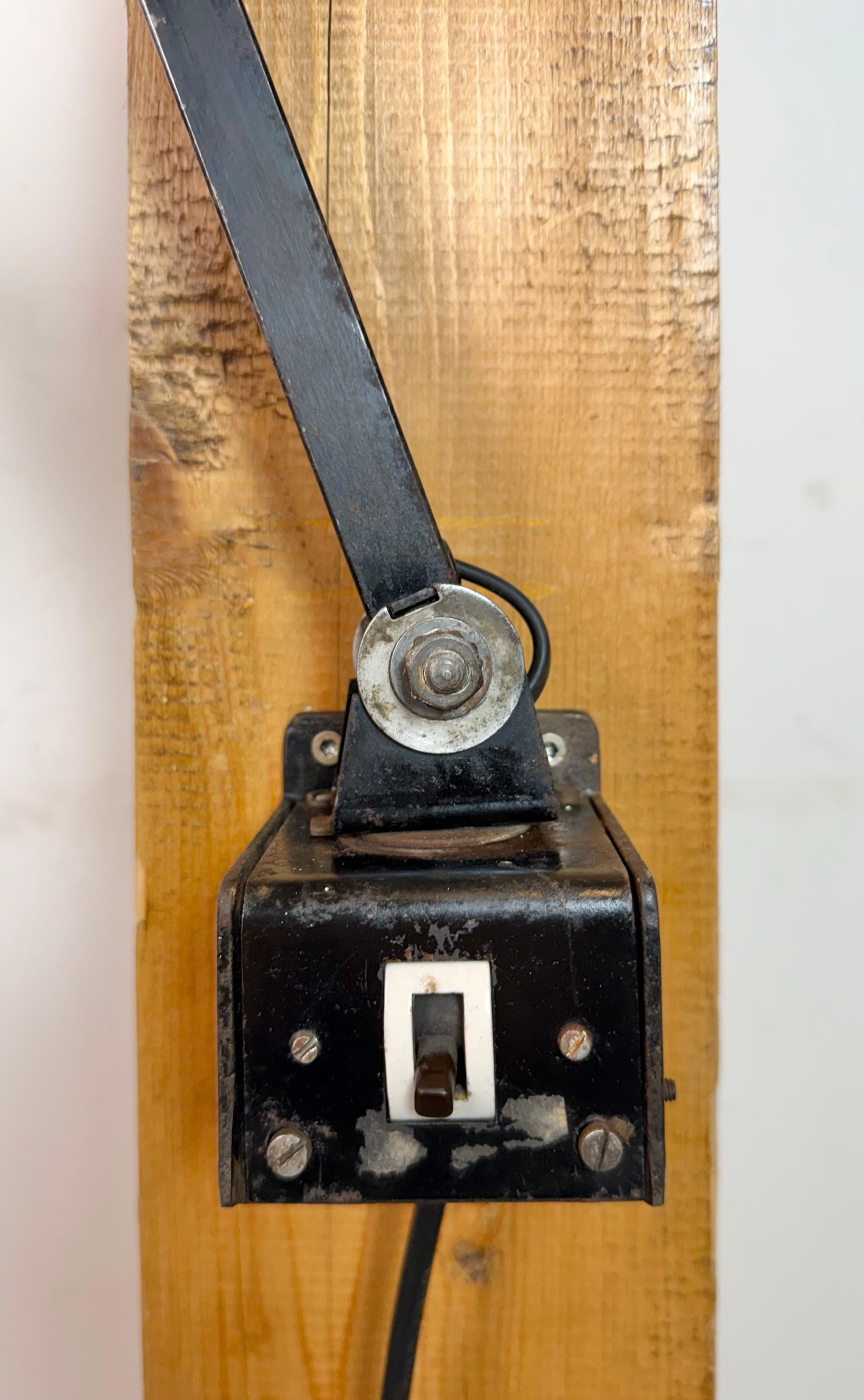 Industrial Black Adjustable Wall Lamp from Memlite, 1960s en venta 13